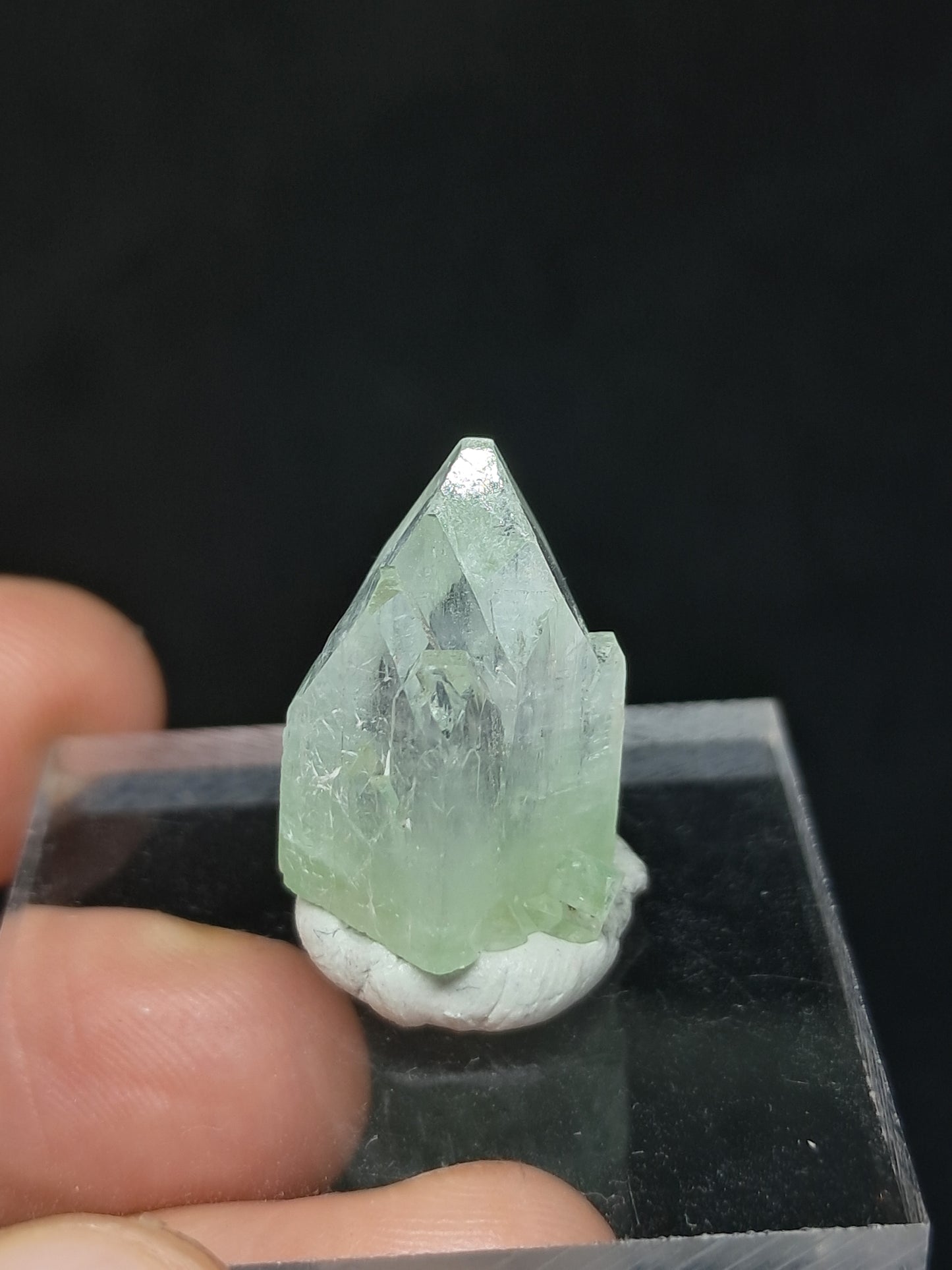 Green Apophyllite Multiple Points (18-23 mm) (Non-precious natural stone) #AP2