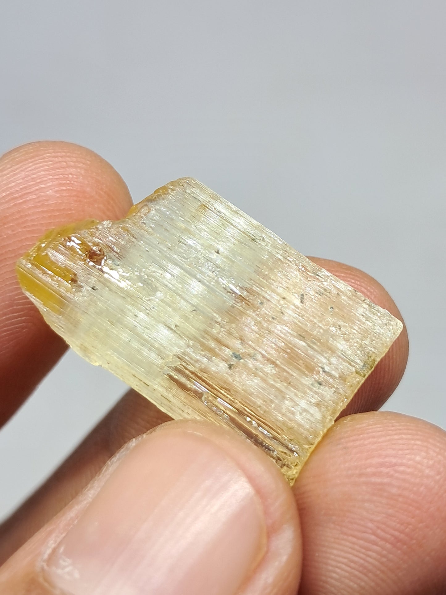 Cristal de escapolita natural (karur) *Calidad de gema* Piedra en bruto | Ejemplar mineral n.° SCP1