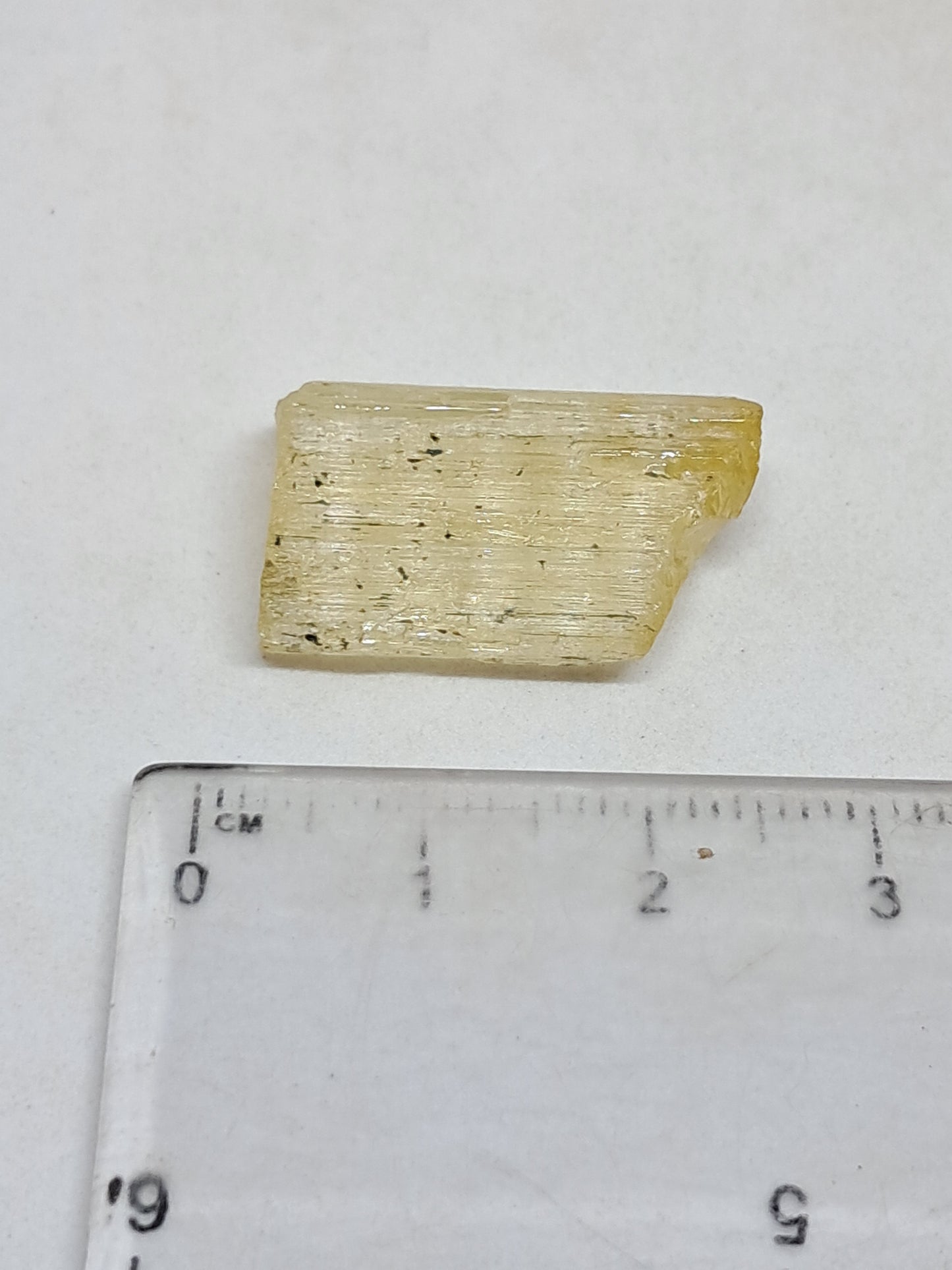 Cristal de escapolita natural (karur) *Calidad de gema* Piedra en bruto | Ejemplar mineral n.° SCP1
