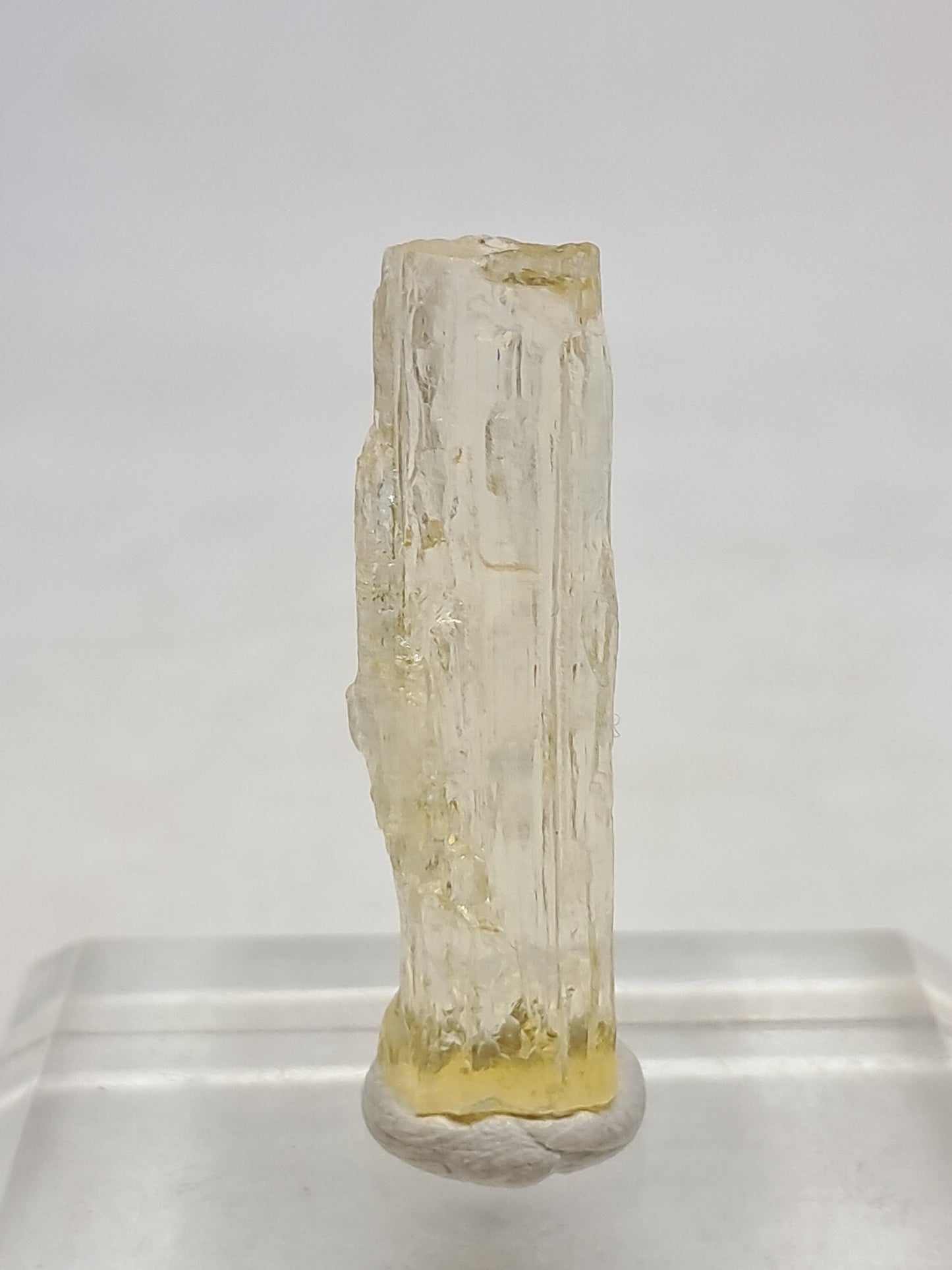 Escapolita *Calidad de gema* (Karur) Cristal natural | Ejemplar mineral n.° SCP3