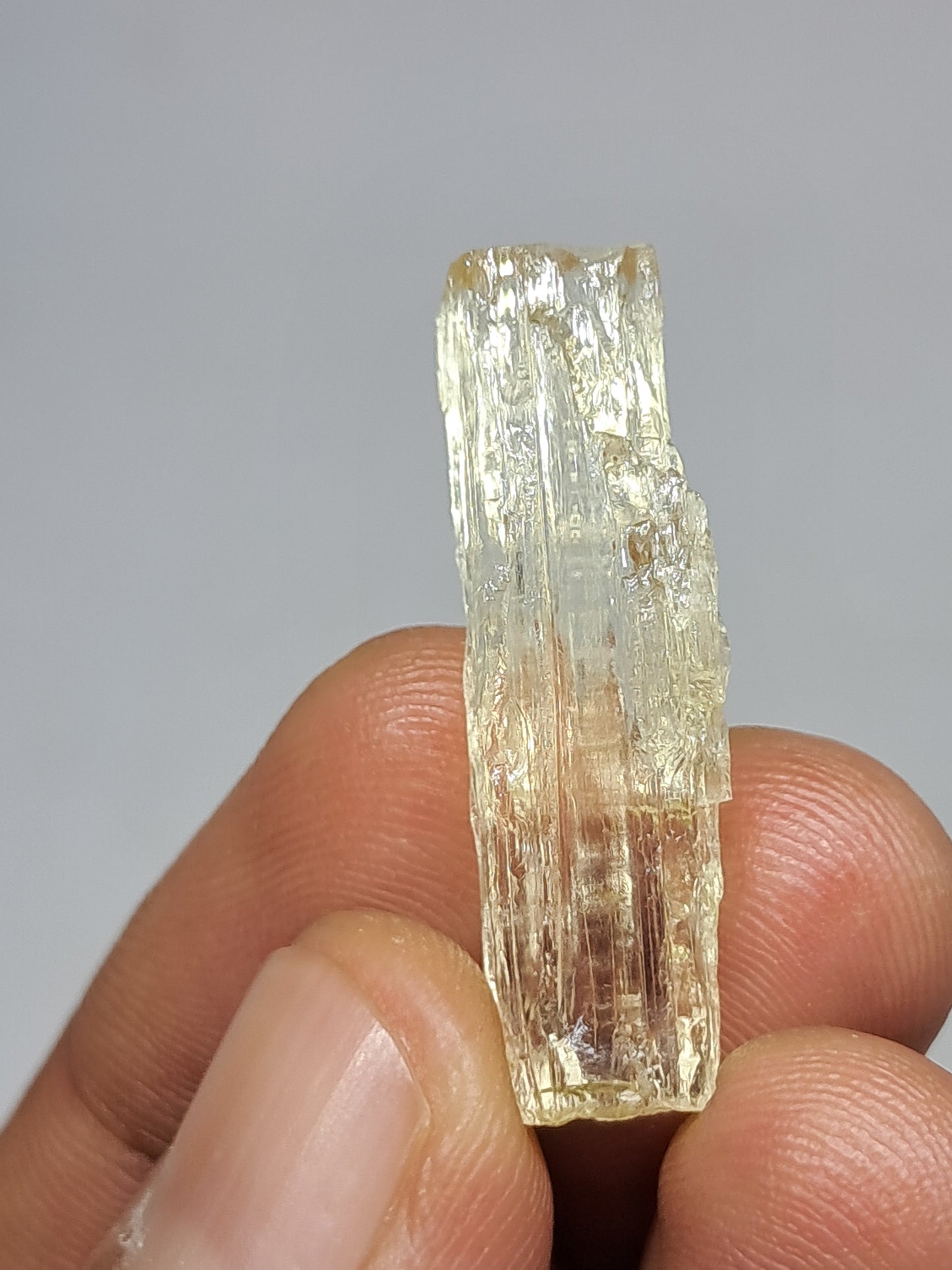 Escapolita *Calidad de gema* (Karur) Cristal natural | Ejemplar mineral n.° SCP3