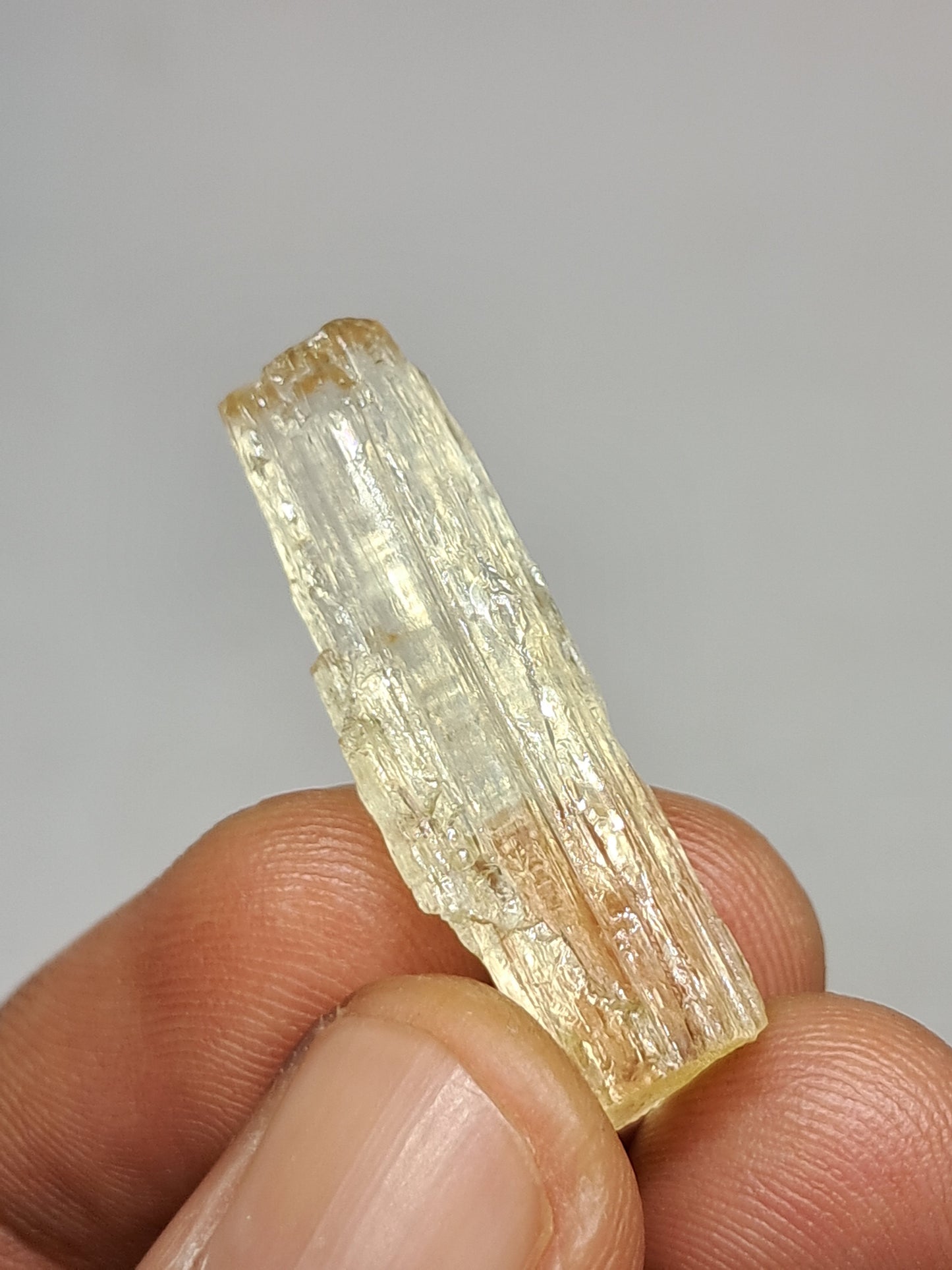 Escapolita *Calidad de gema* (Karur) Cristal natural | Ejemplar mineral n.° SCP3
