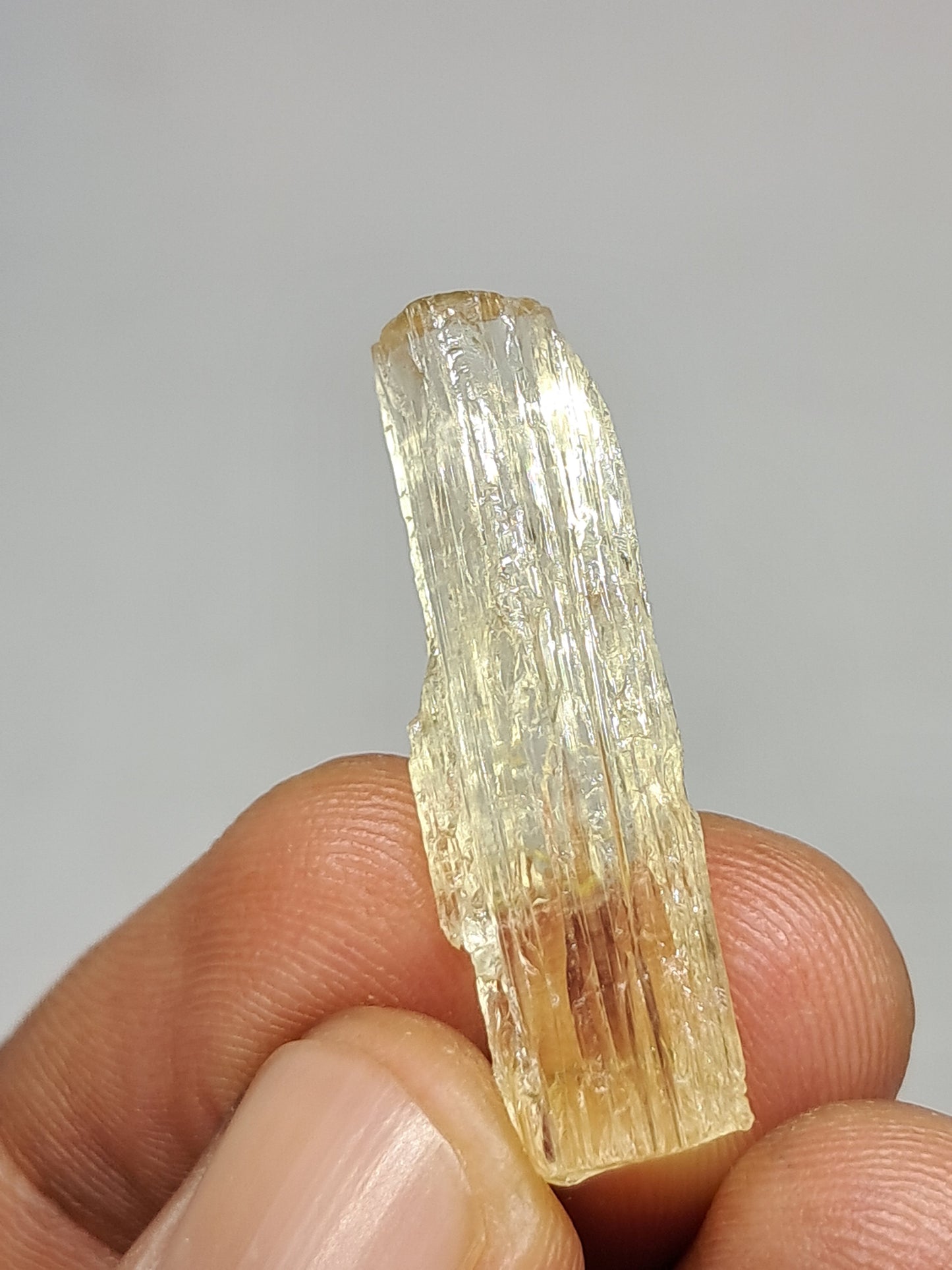 Escapolita *Calidad de gema* (Karur) Cristal natural | Ejemplar mineral n.° SCP3