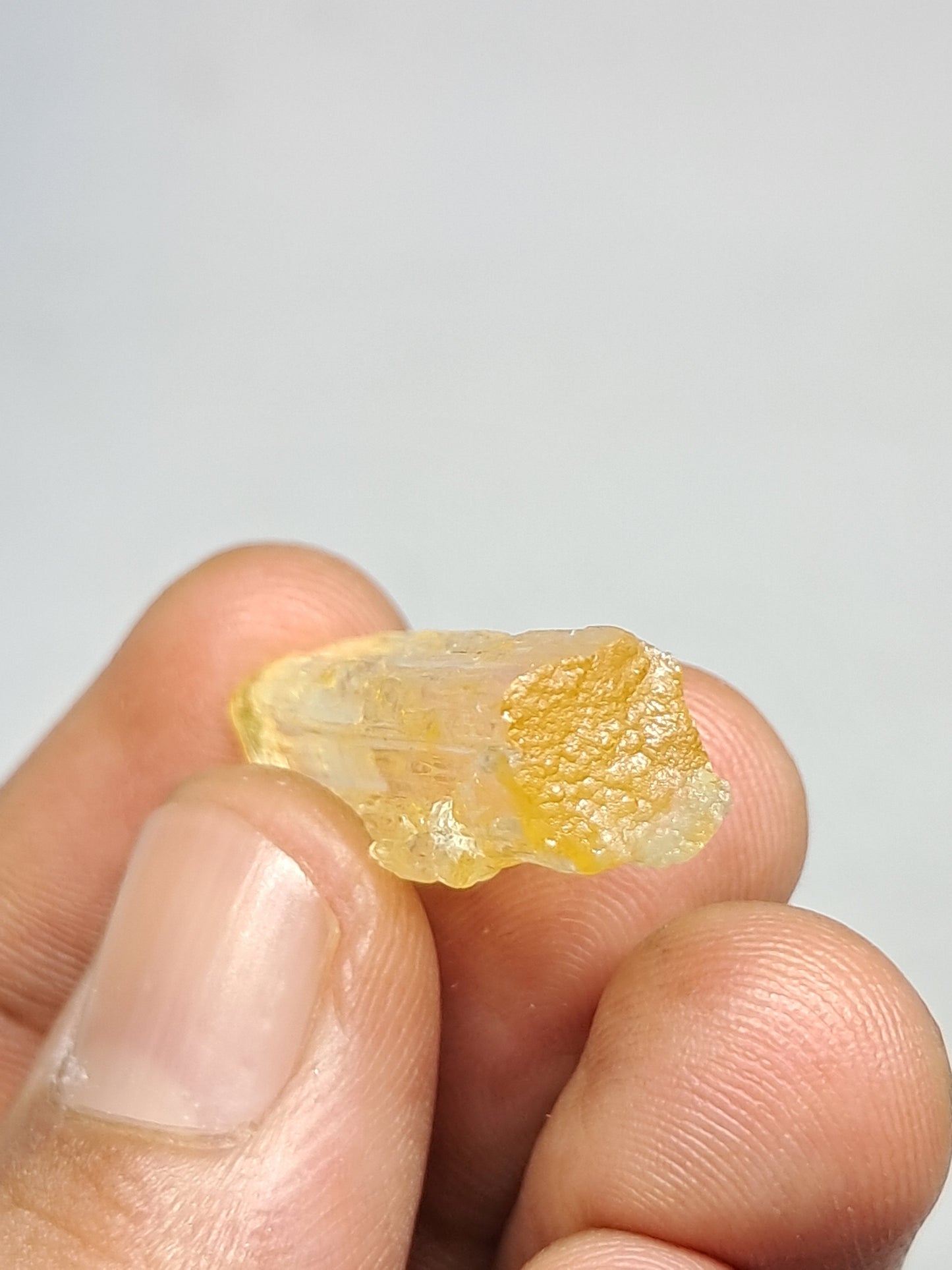 Escapolita *Calidad de gema* (Karur) Cristal natural | Ejemplar mineral n.° SCP3