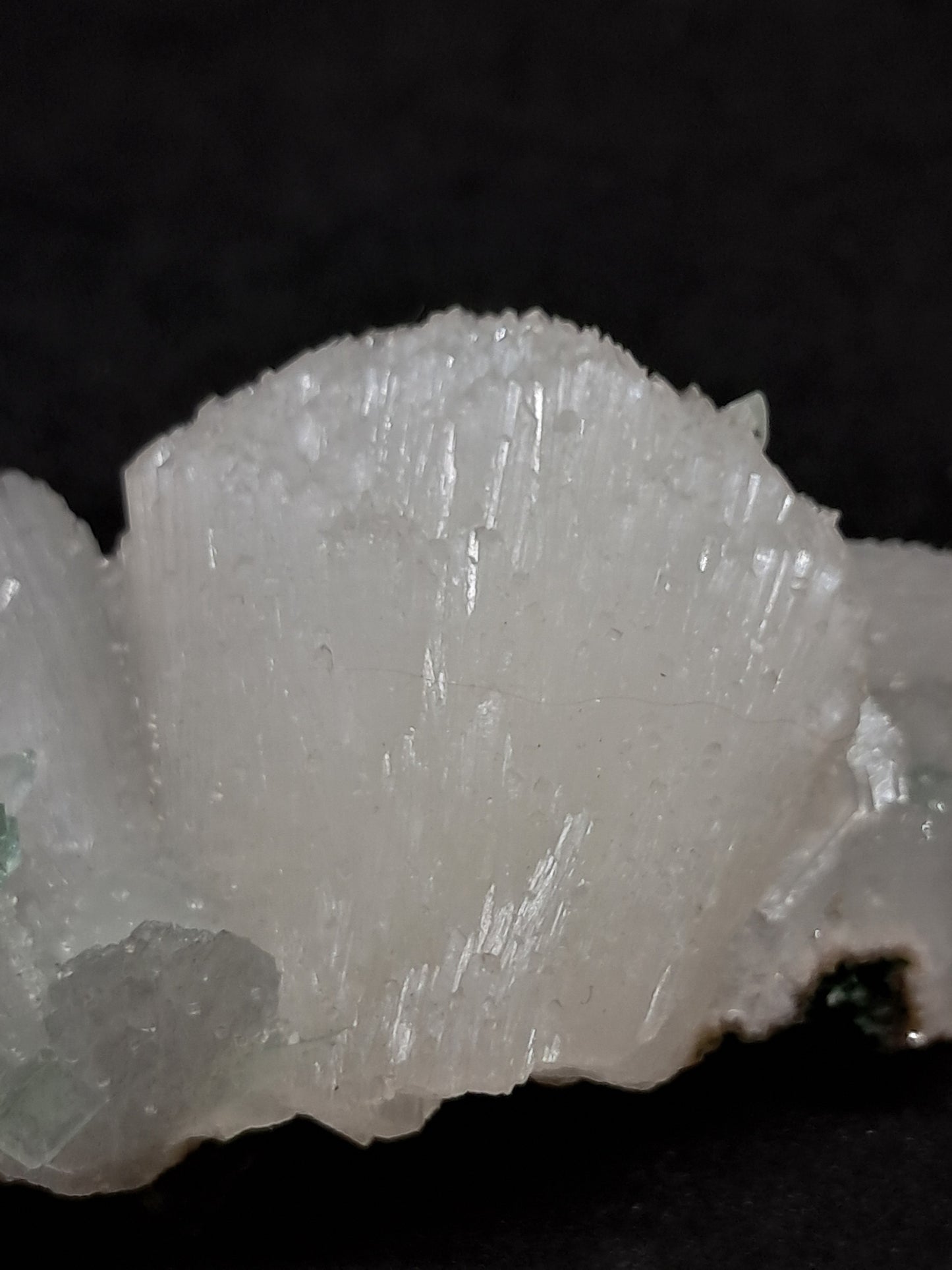 Green Apophyllite (Fluorapophyllite) with Stilbite, Mordenite and UV-reactive Calcites #GA6