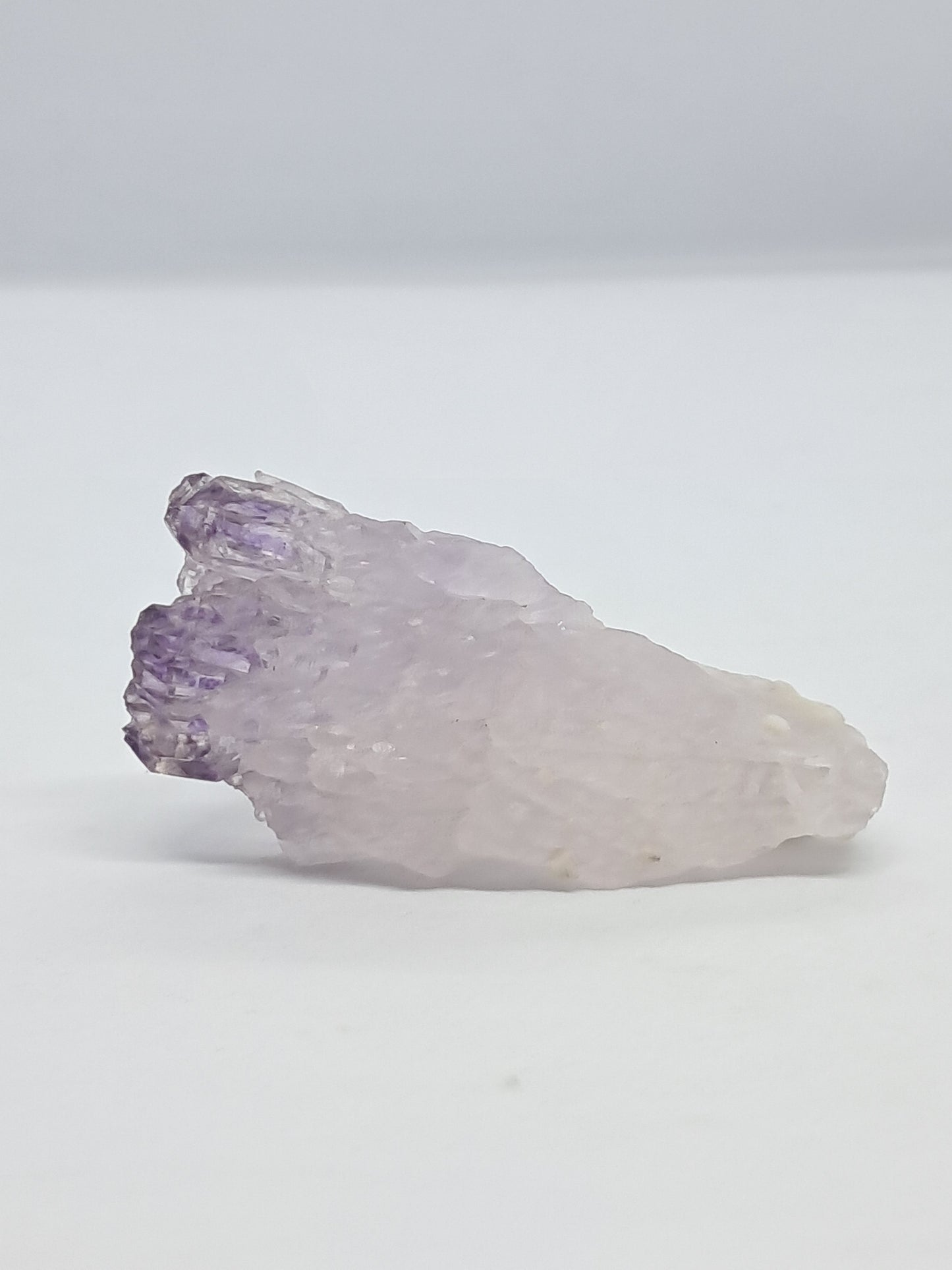 Cristal de cuarzo en racimo de cetro de amatista (karur) | Piedra natural | Ejemplar mineral n.° KA86