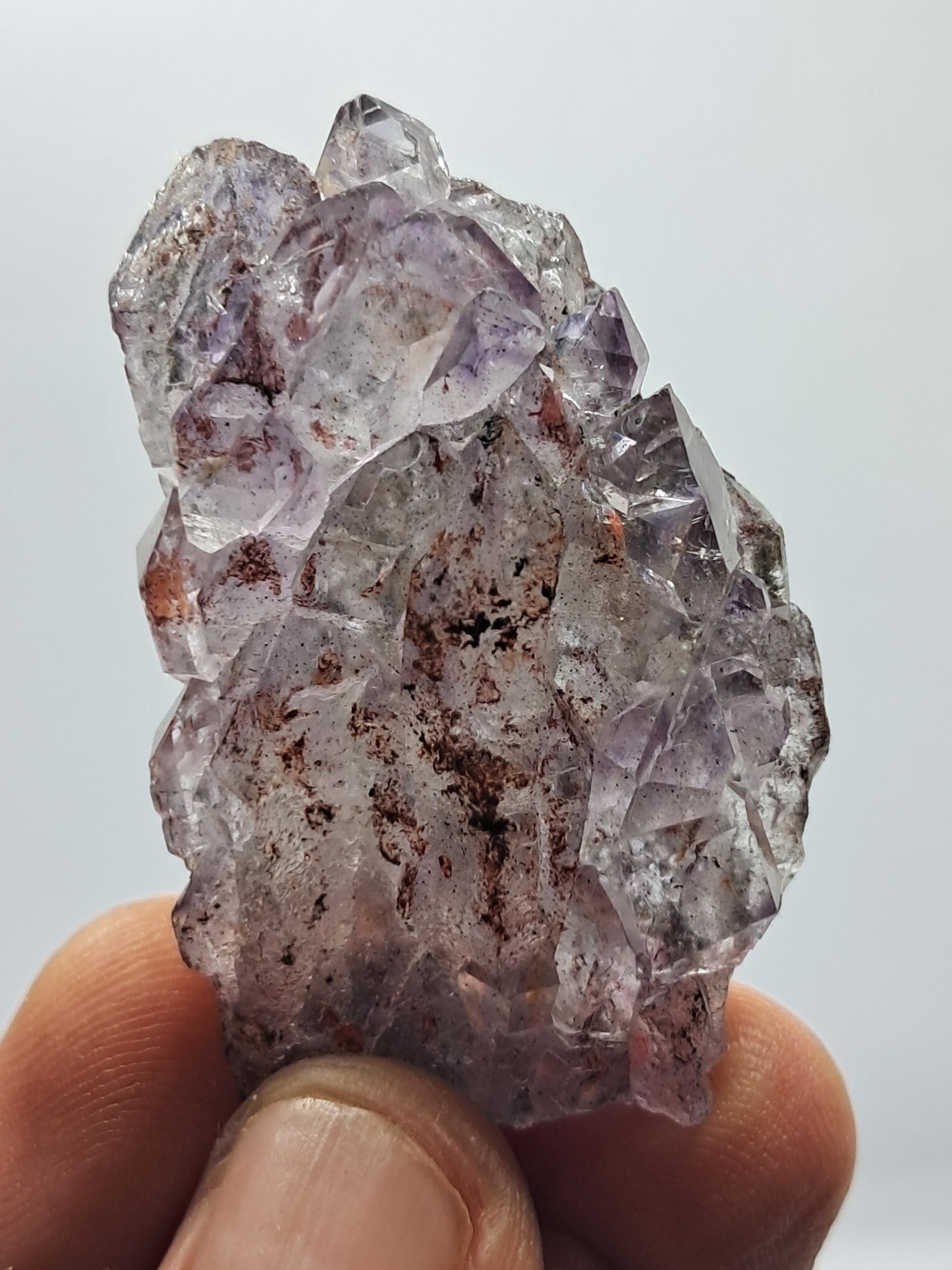 Amatista en racimo con cristal de hematita (karur) y cuarzo morado | Piedra natural | Ejemplar mineral n.° KA87