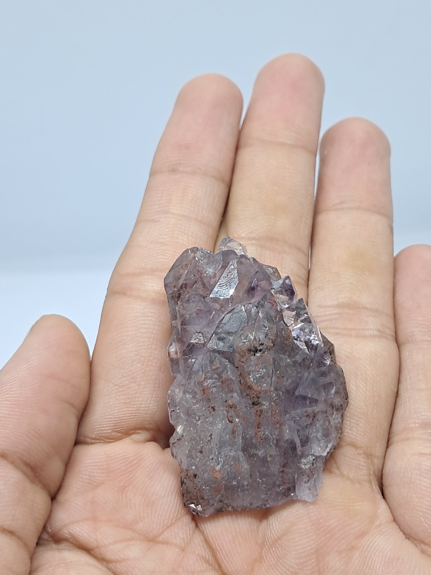 Amatista en racimo con cristal de hematita (karur) y cuarzo morado | Piedra natural | Ejemplar mineral n.° KA87
