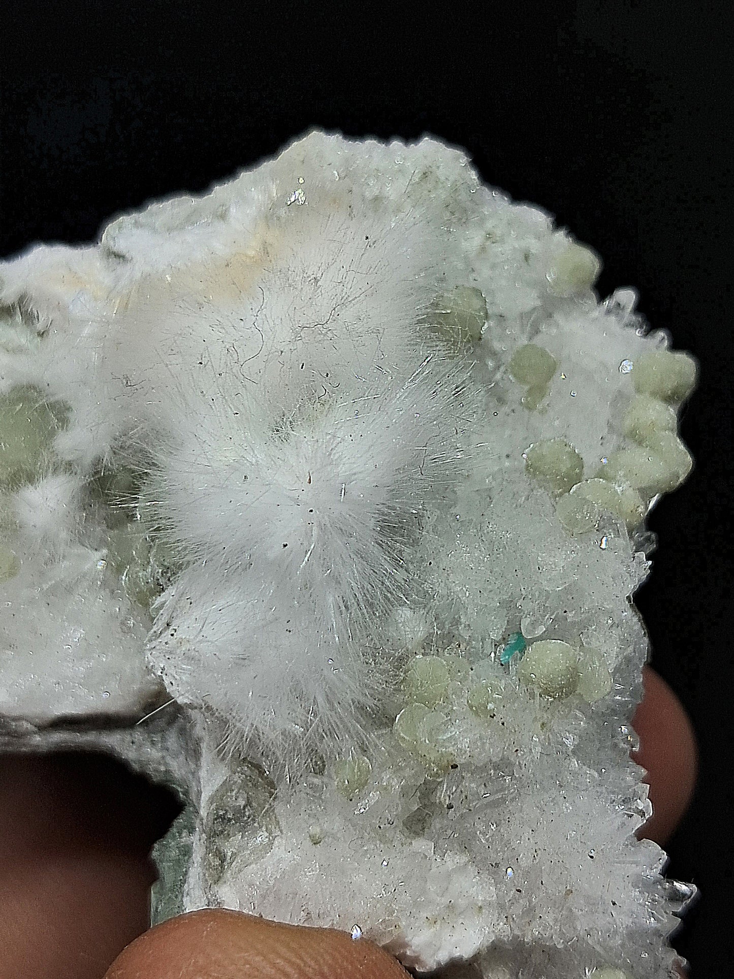Okenita con girolita sobre matriz de cuarzo (Bombay) | Ejemplar mineral | Calidad de coleccionista | Cristal natural n.° OK29