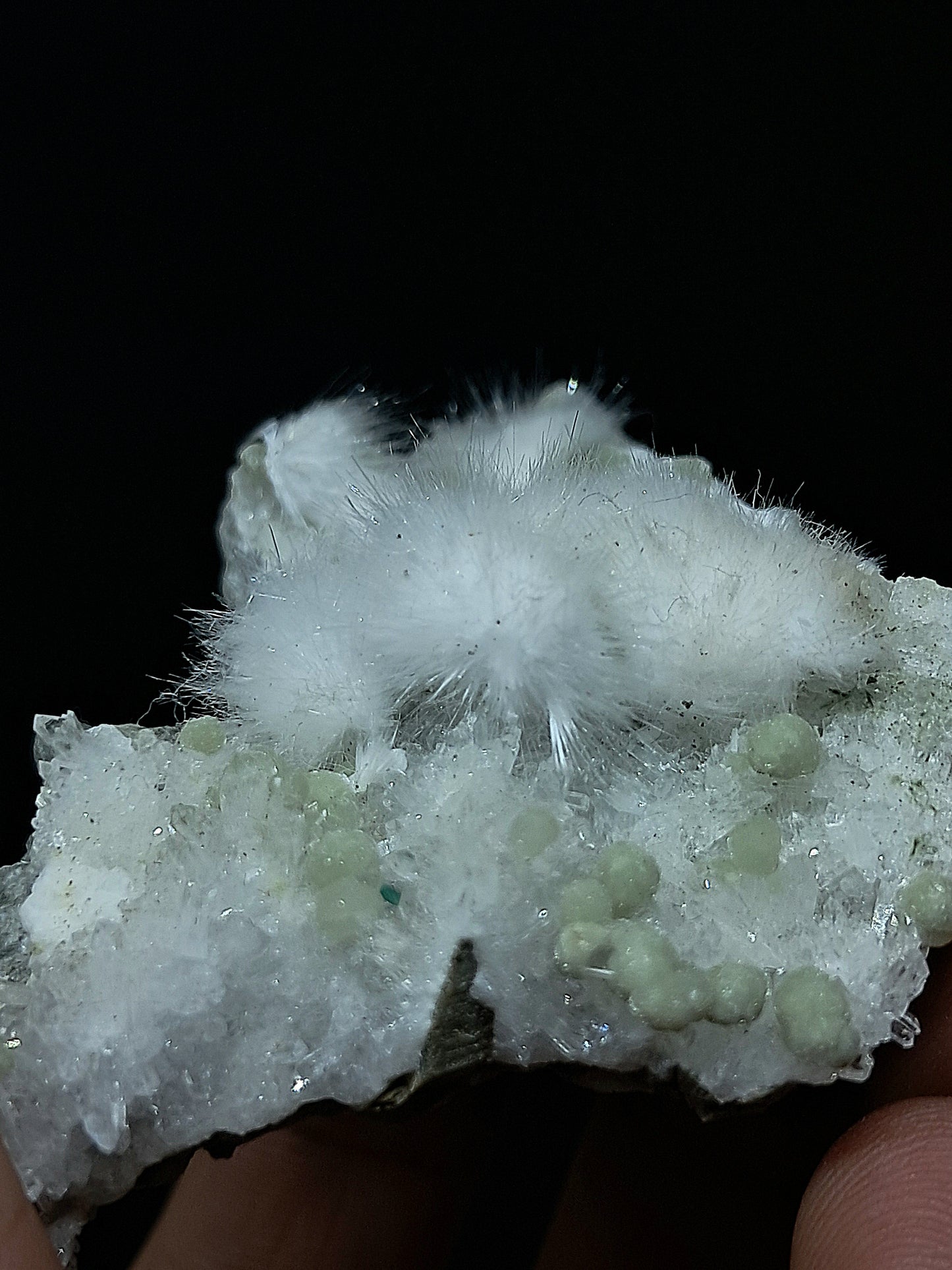 Okenita con girolita sobre matriz de cuarzo (Bombay) | Ejemplar mineral | Calidad de coleccionista | Cristal natural n.° OK29