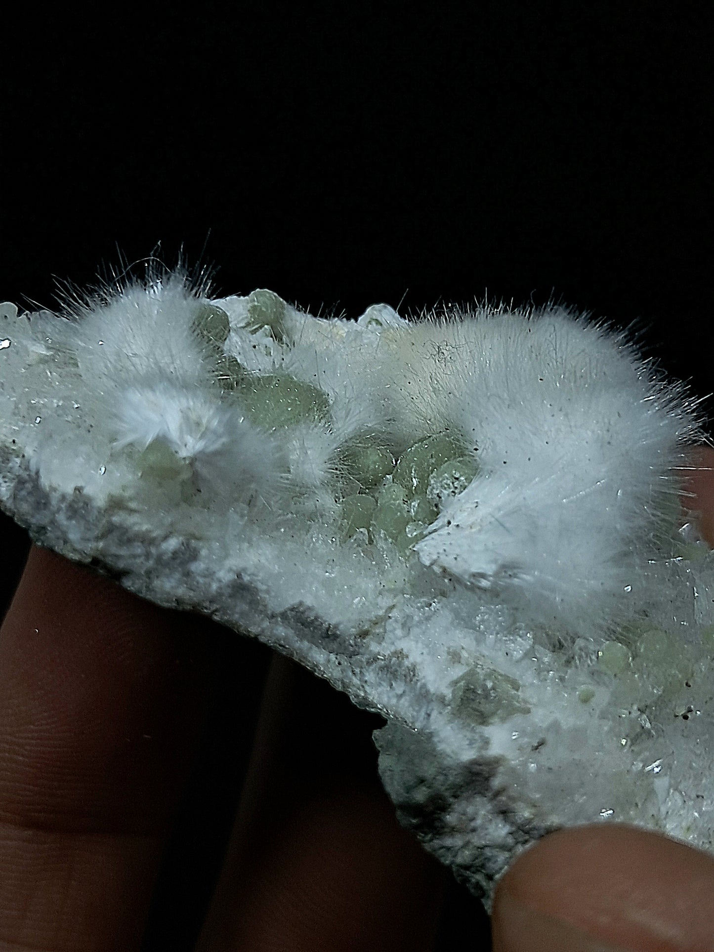 Okenita con girolita sobre matriz de cuarzo (Bombay) | Ejemplar mineral | Calidad de coleccionista | Cristal natural n.° OK29