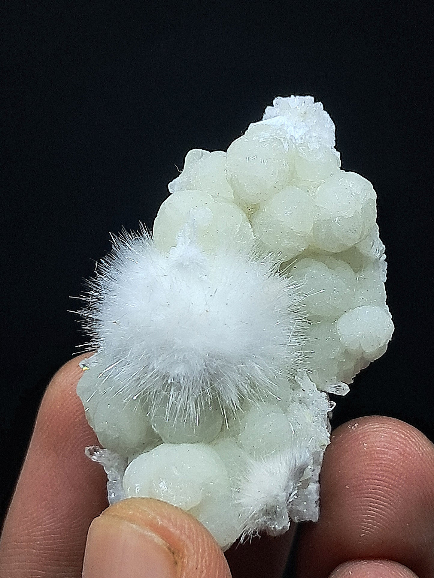 Esfera de okenita perfecta con girolita sobre matriz de cuarzo (Bombay) | Calidad de coleccionista | Cristal natural n.° OK30