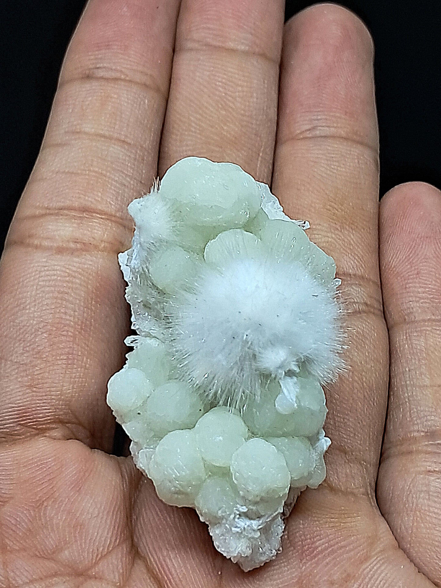 Esfera de okenita perfecta con girolita sobre matriz de cuarzo (Bombay) | Calidad de coleccionista | Cristal natural n.° OK30