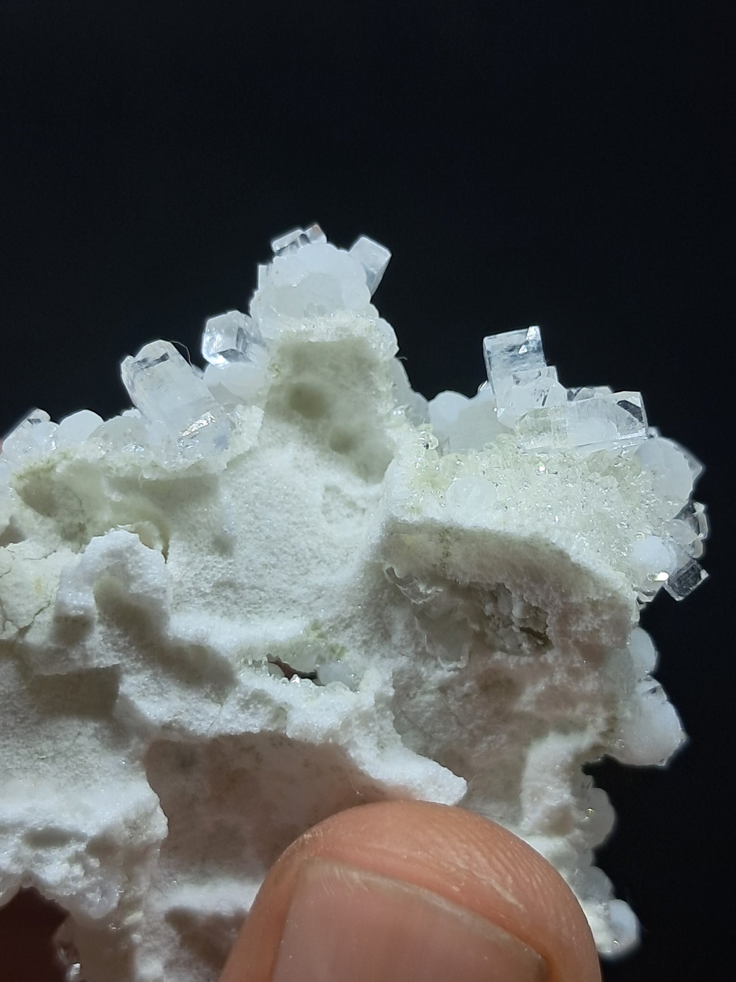 Ejemplar mineral de okenita con girolita y apofilita (Bombay) | Calidad de coleccionista | Cristal natural n.° OK32