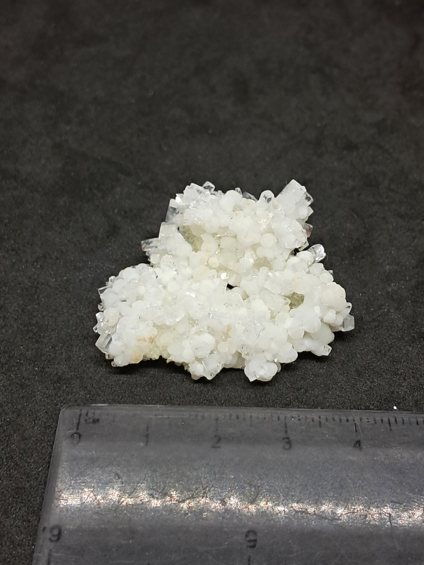 Ejemplar mineral de okenita con girolita y apofilita (Bombay) | Calidad de coleccionista | Cristal natural n.° OK32