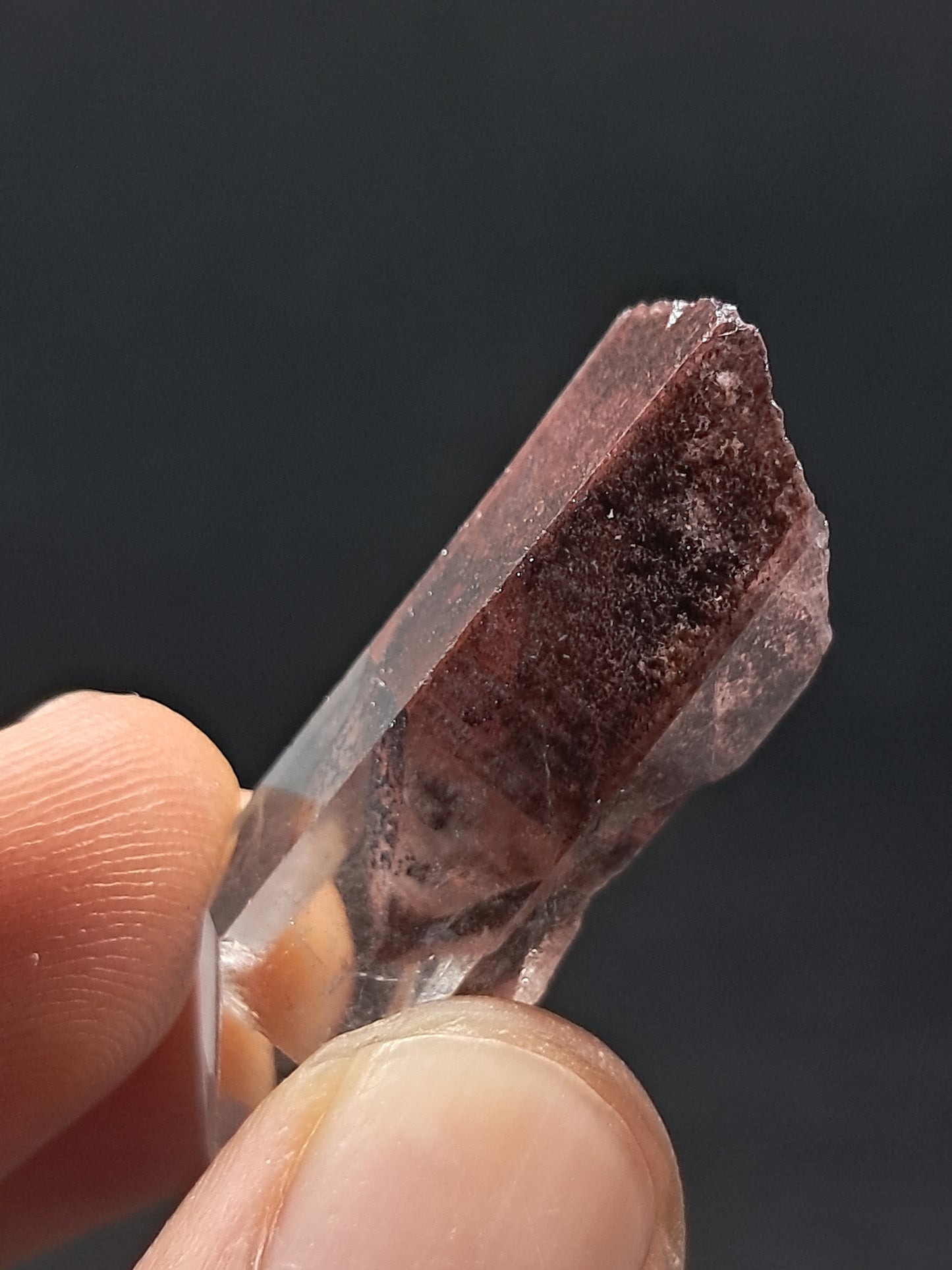 Punta de cristal natural de cuarzo fantasma hematita (Telangana) | Ejemplar mineral n.° HPQ2