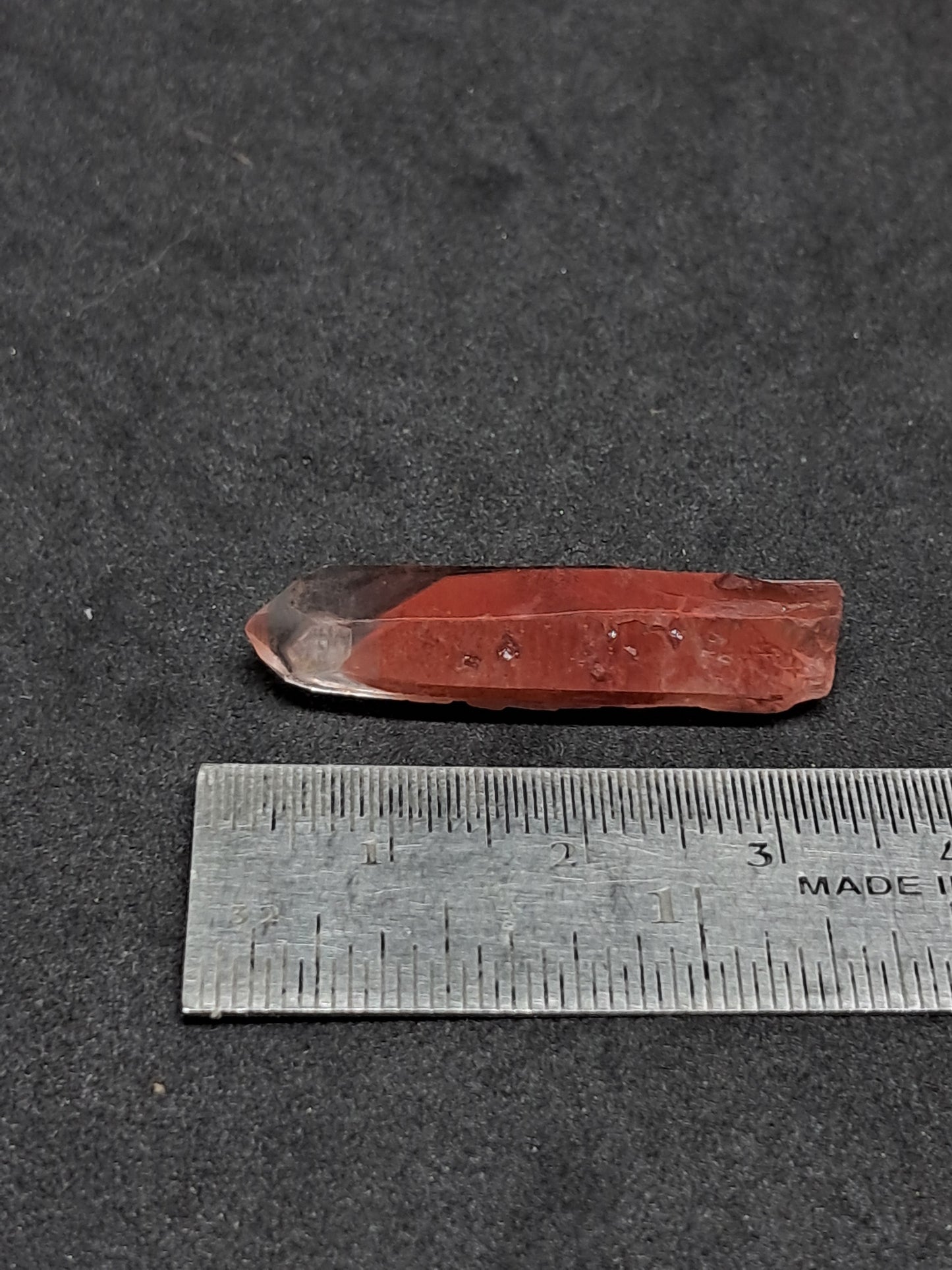Cuarzo fantasma de hematita roja brillante (Telangana) | Punta de cristal natural | Ejemplar mineral n.° HPQ9