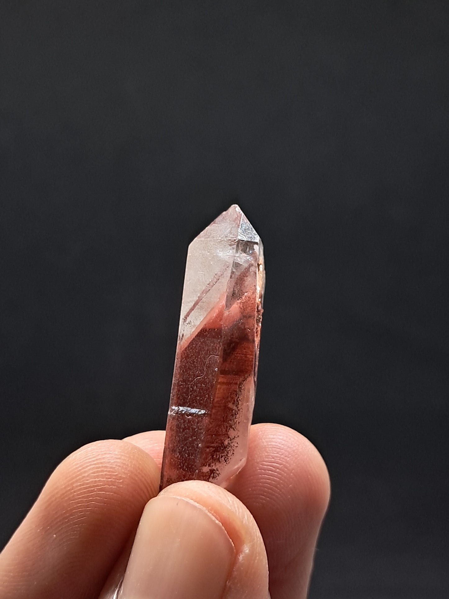 Punta de cristal natural de cuarzo fantasma hematita (Telangana) | Ejemplar mineral n.° HPQ10