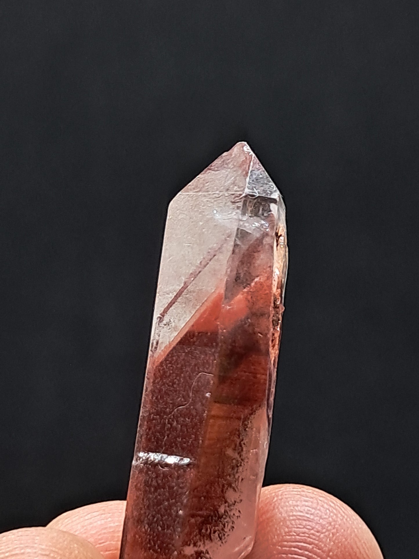 Punta de cristal natural de cuarzo fantasma hematita (Telangana) | Ejemplar mineral n.° HPQ10