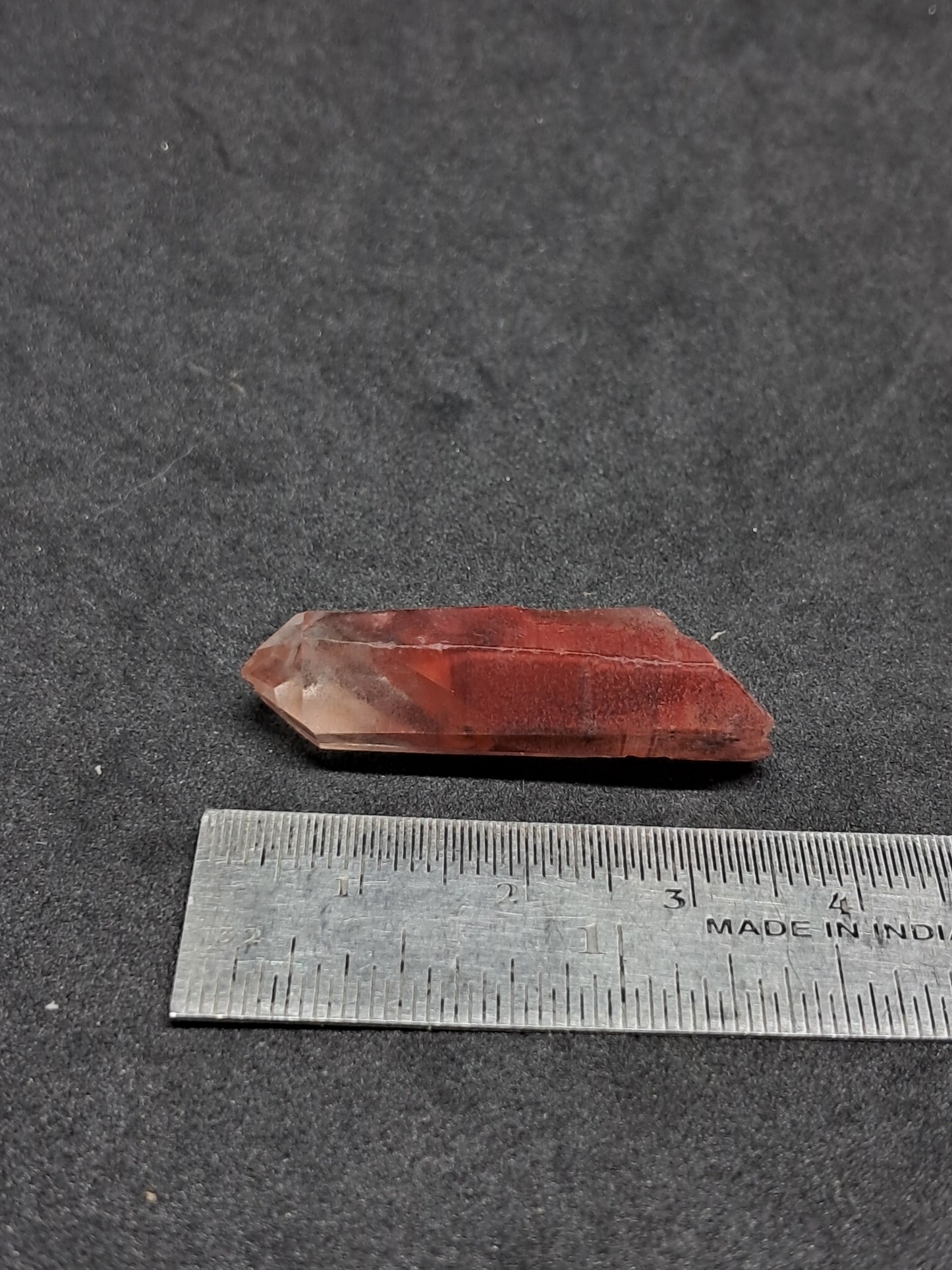 Punta de cristal natural de cuarzo fantasma hematita (Telangana) | Ejemplar mineral n.° HPQ10