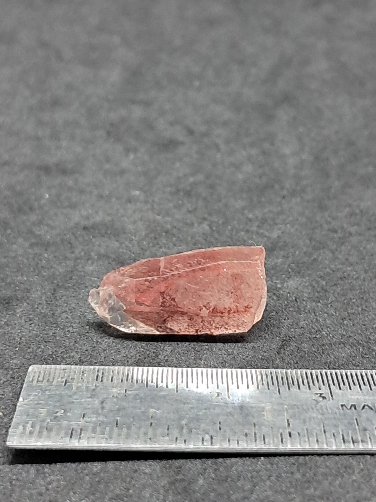 Punta de cristal natural de cuarzo fantasma hematita (Telangana) | Ejemplar mineral n.° HPQ19