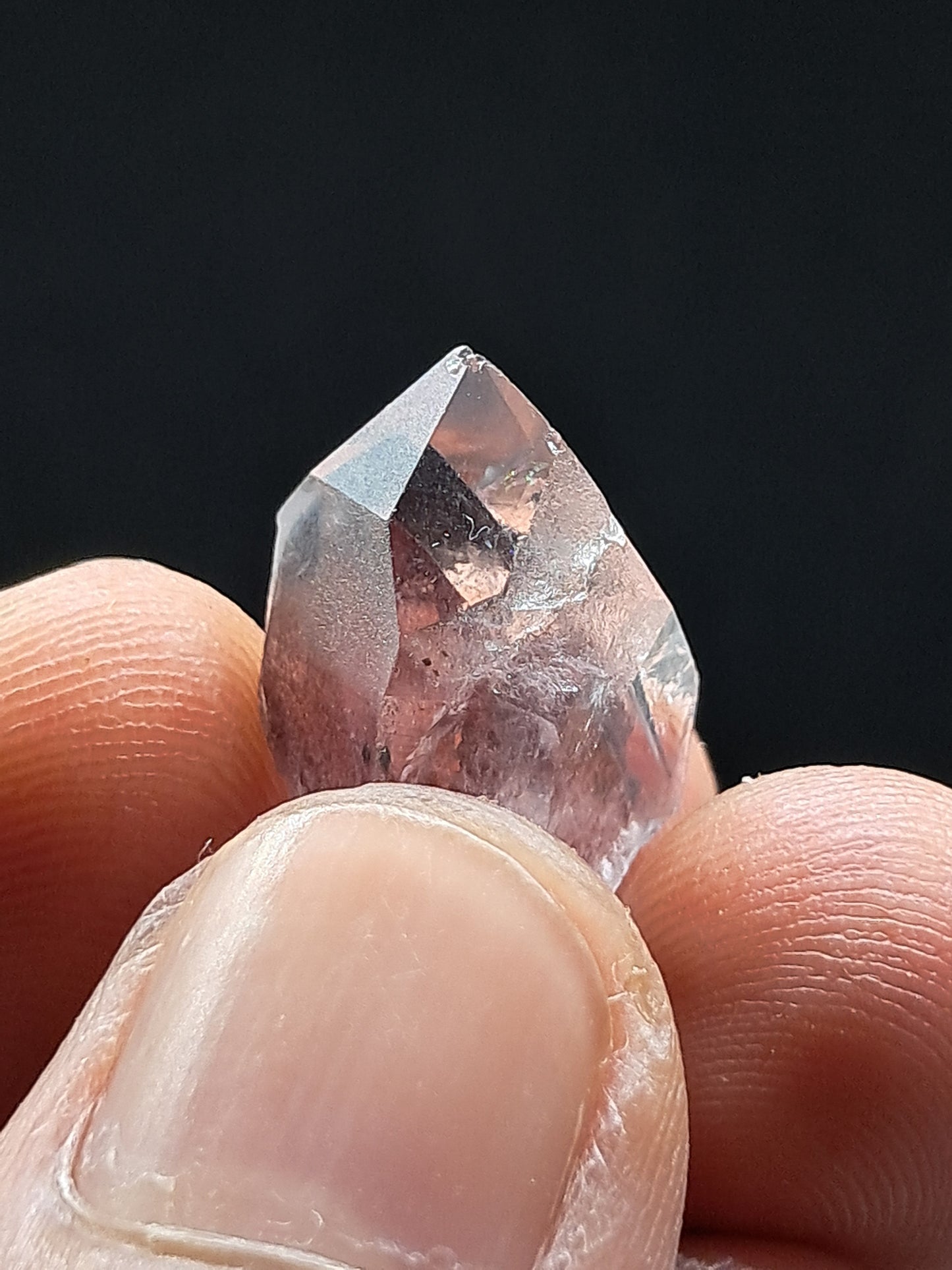 Punta de cristal natural de cuarzo fantasma hematita (Telangana) | Ejemplar mineral n.° HPQ20