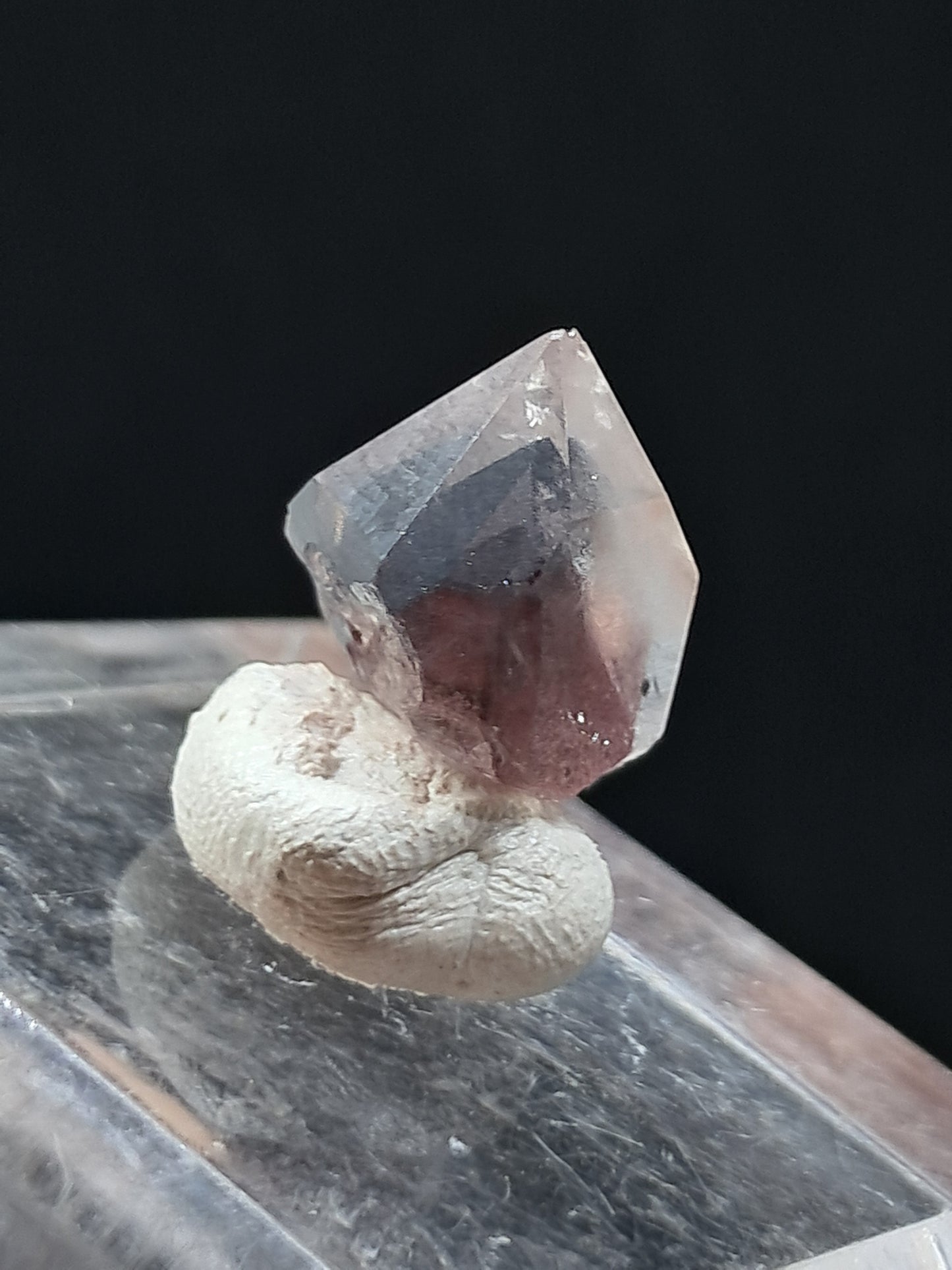 Punta de cristal natural de cuarzo fantasma hematita (Telangana) | Ejemplar mineral n.° HPQ20
