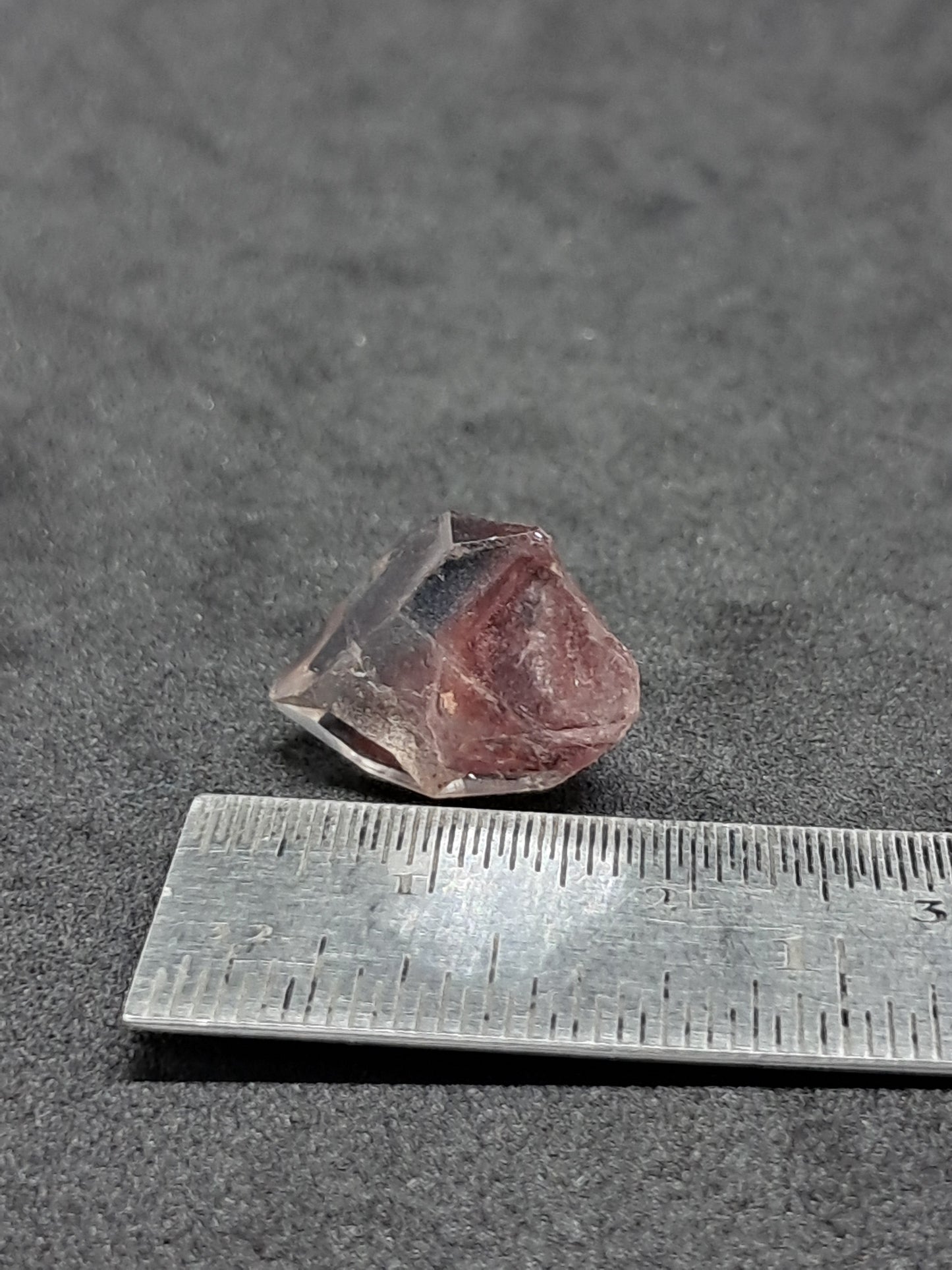 Punta de cristal natural de cuarzo fantasma hematita (Telangana) | Ejemplar mineral n.° HPQ20
