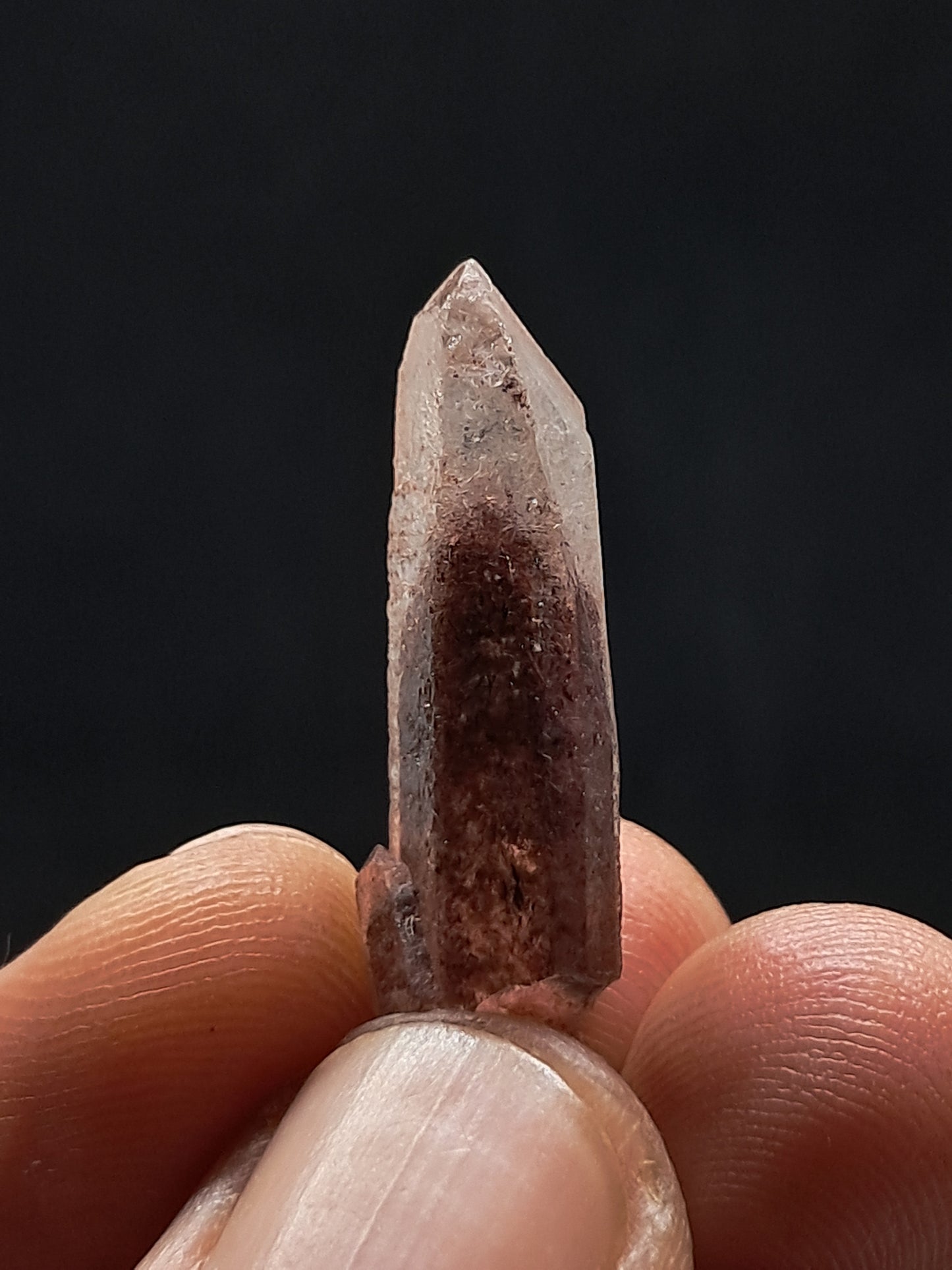 Punta de cristal natural de cuarzo fantasma hematita (Telangana) | Ejemplar mineral n.° HPQ21