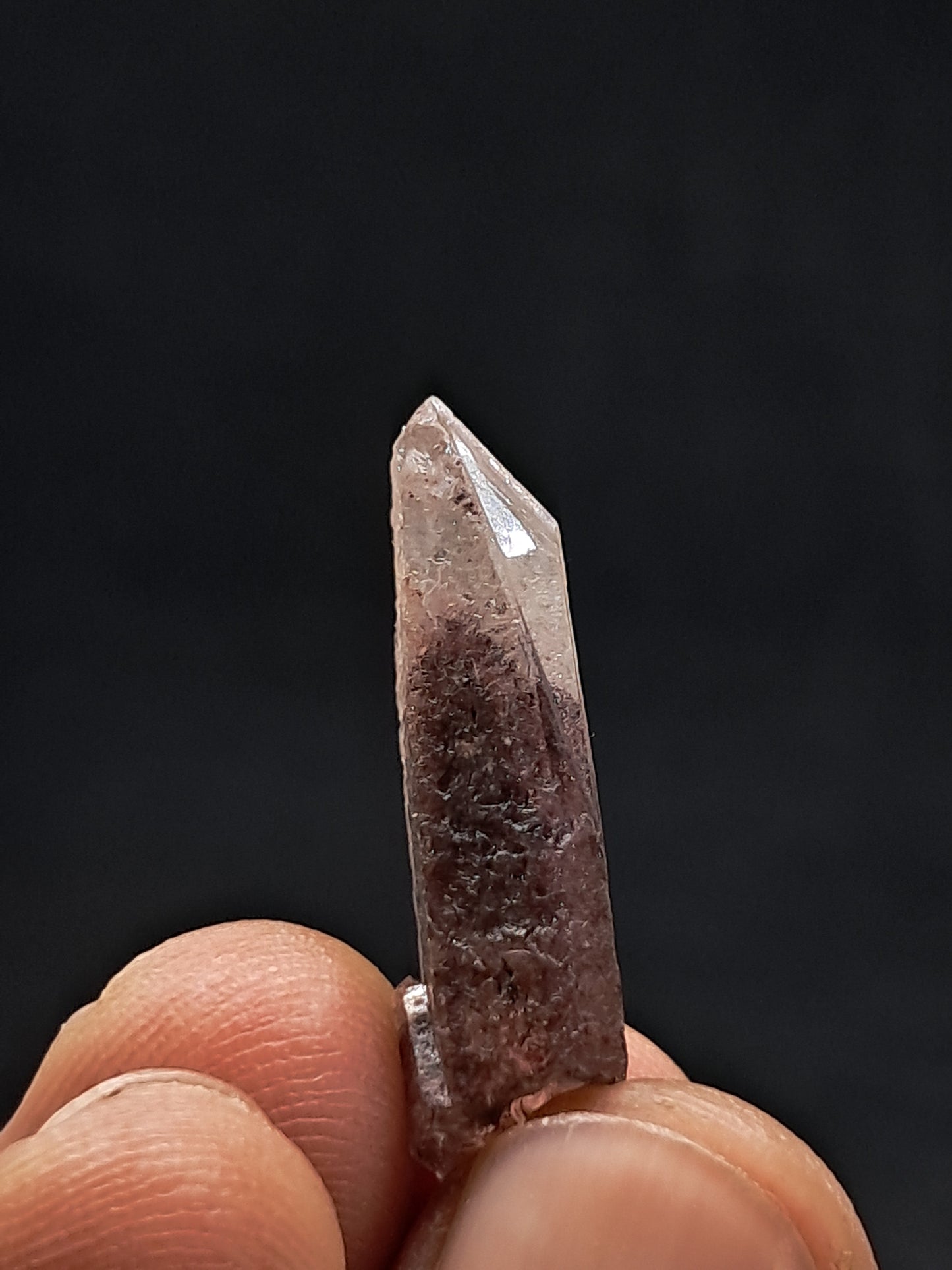 Punta de cristal natural de cuarzo fantasma hematita (Telangana) | Ejemplar mineral n.° HPQ21
