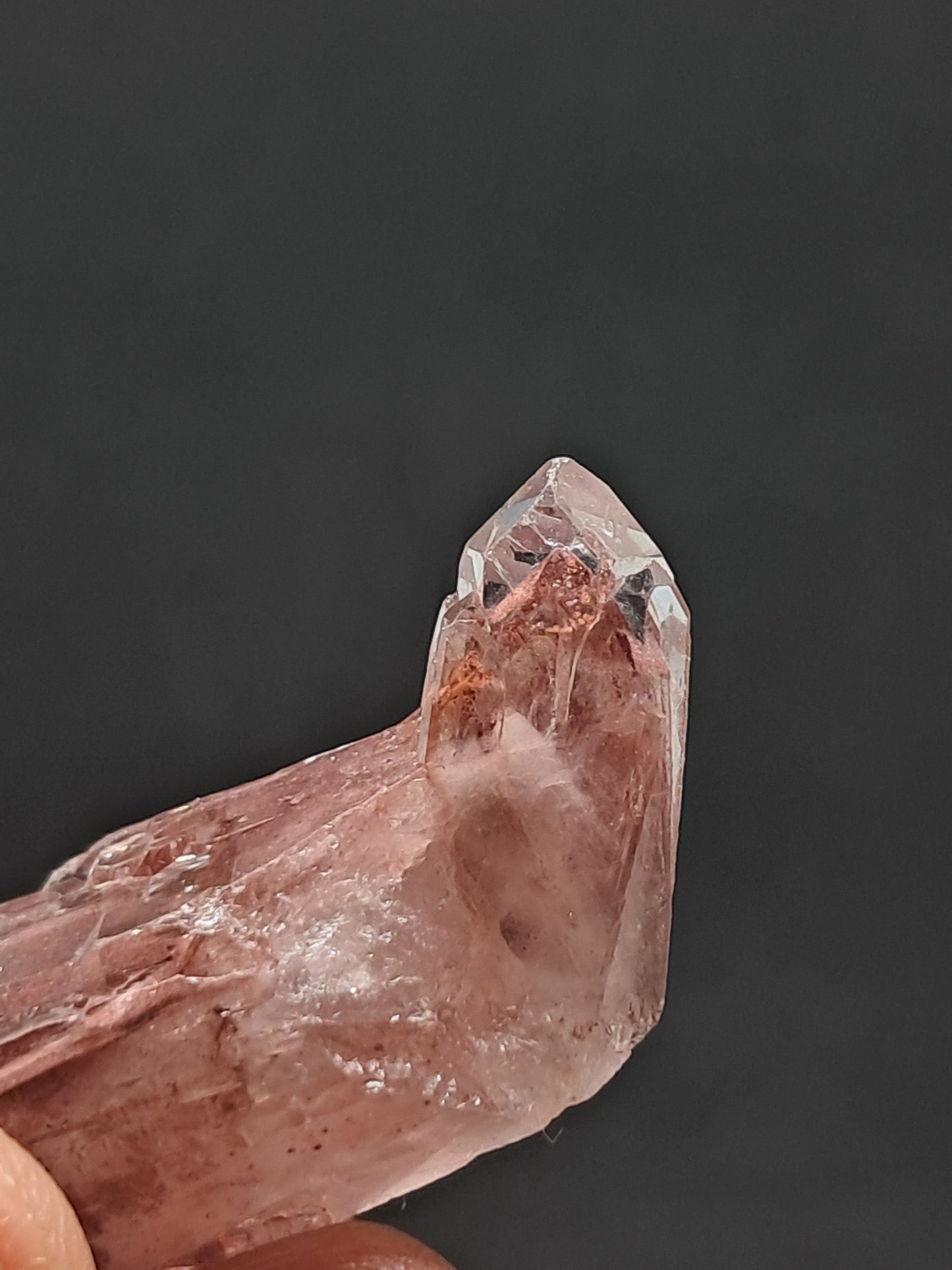 Cuarzo Elestial Fantasma de Hematita (Telangana) Punta de Cristal Natural | Ejemplar Mineral n.° HPQ23