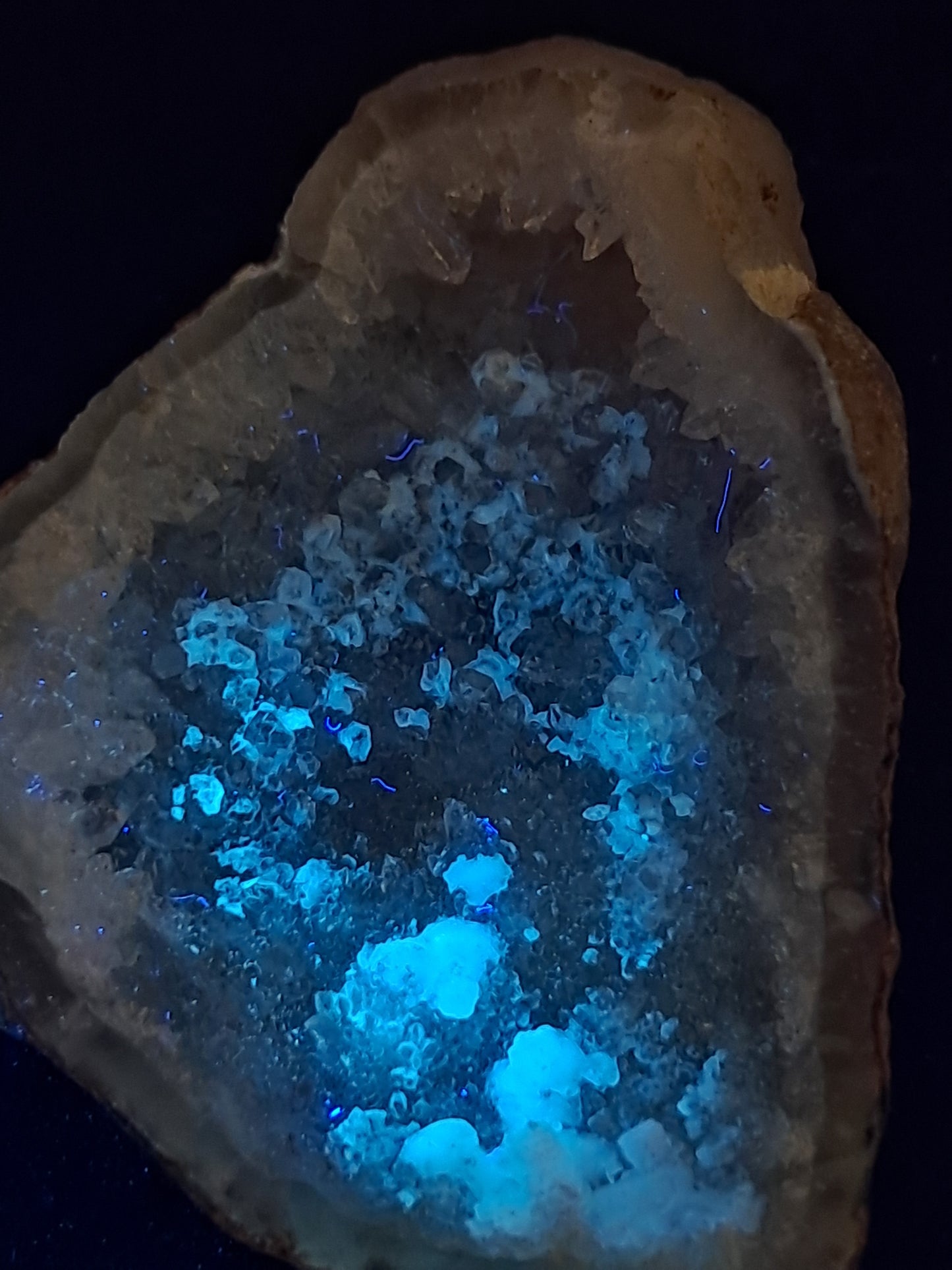 Quartz Geode (Ajanta) w/ UV-reactive Calcites | Iridiscent Points | Natural Crystal | Anandalite | Iris Quartz #GD17