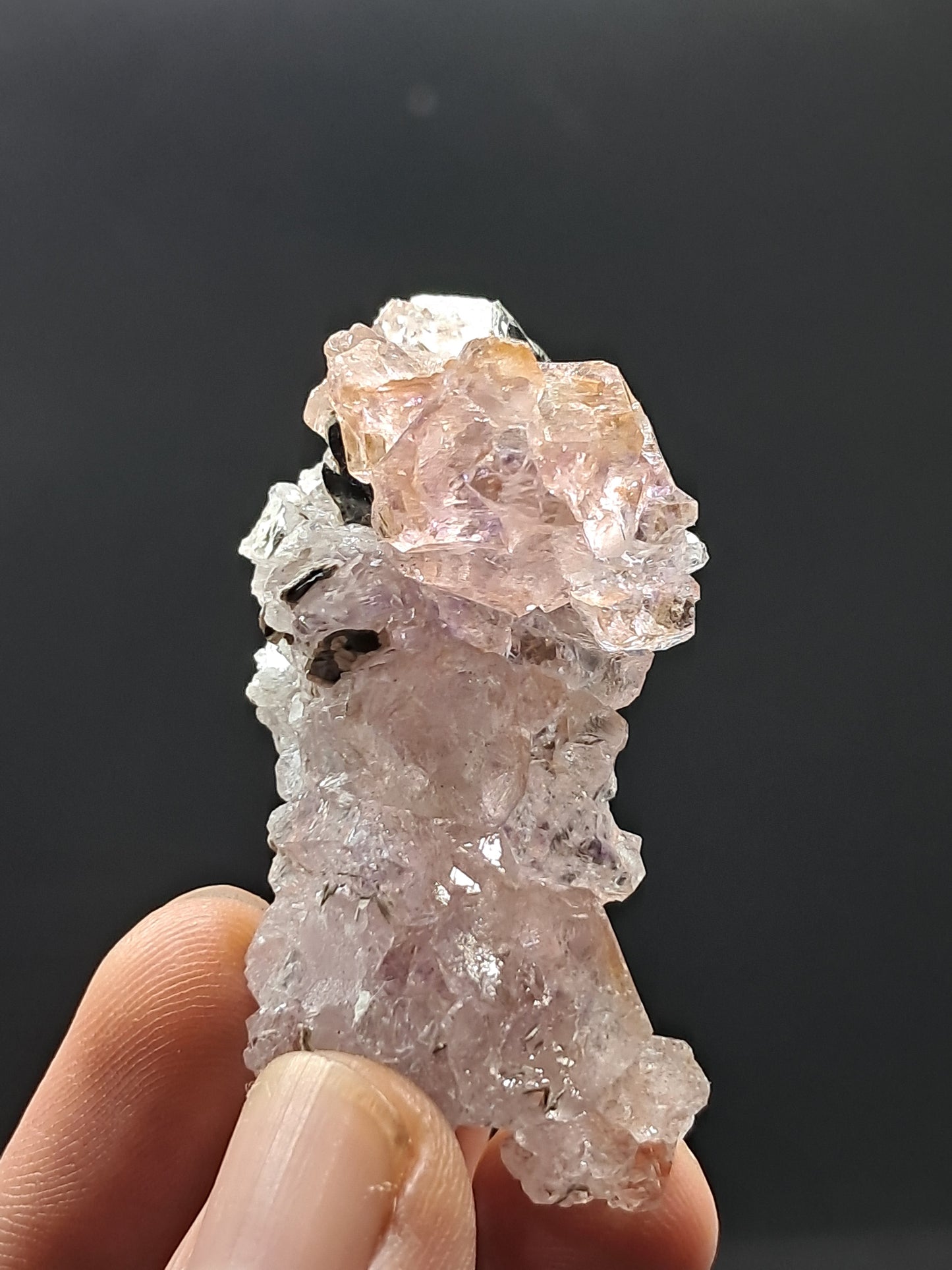 Amatista en formación de "panal" con mica (Karur) | Crecimiento interno | Cristal natural | Piedra única | Ejemplar mineral n.° KA155