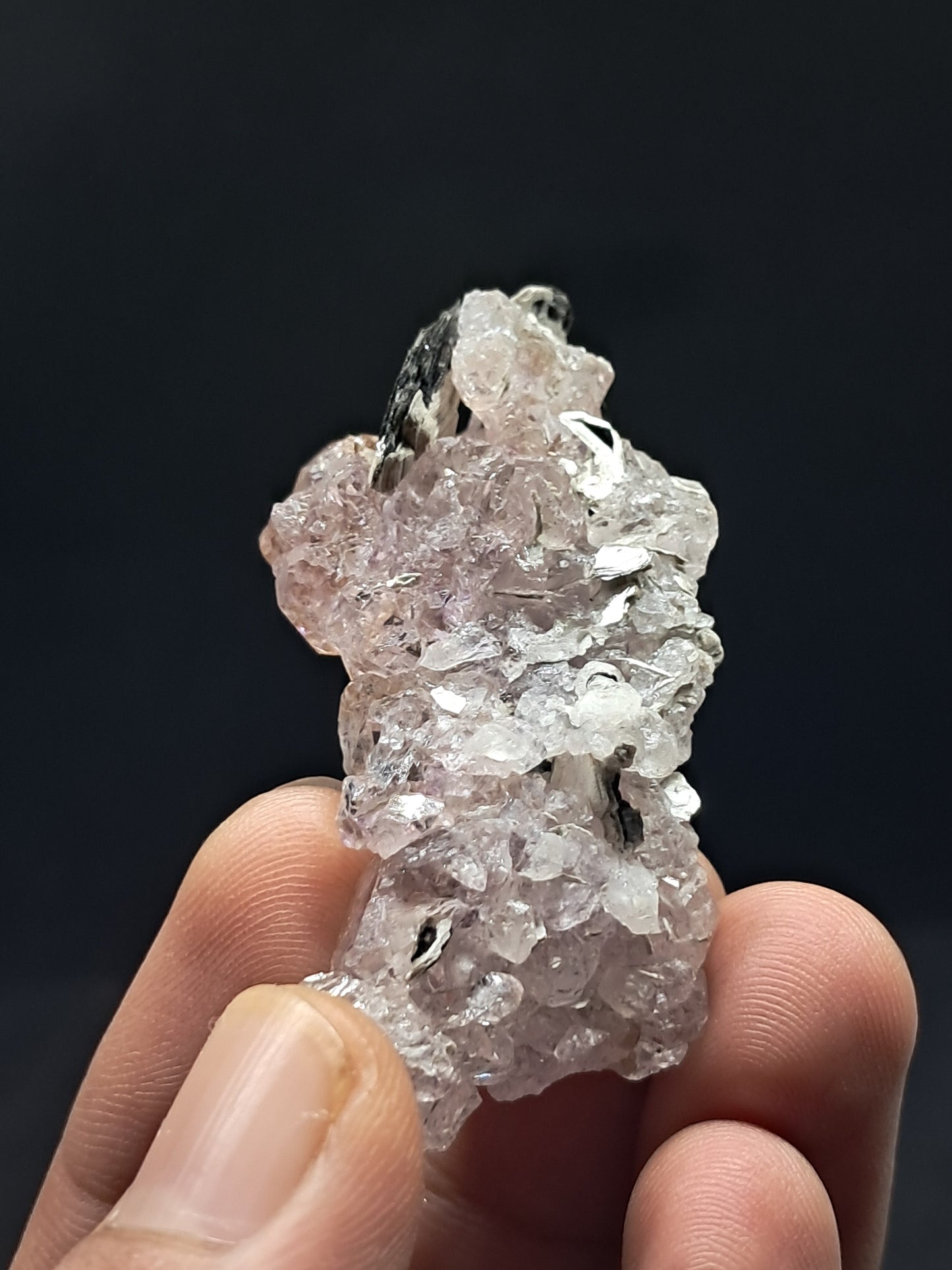 Amatista en formación de "panal" con mica (Karur) | Crecimiento interno | Cristal natural | Piedra única | Ejemplar mineral n.° KA155