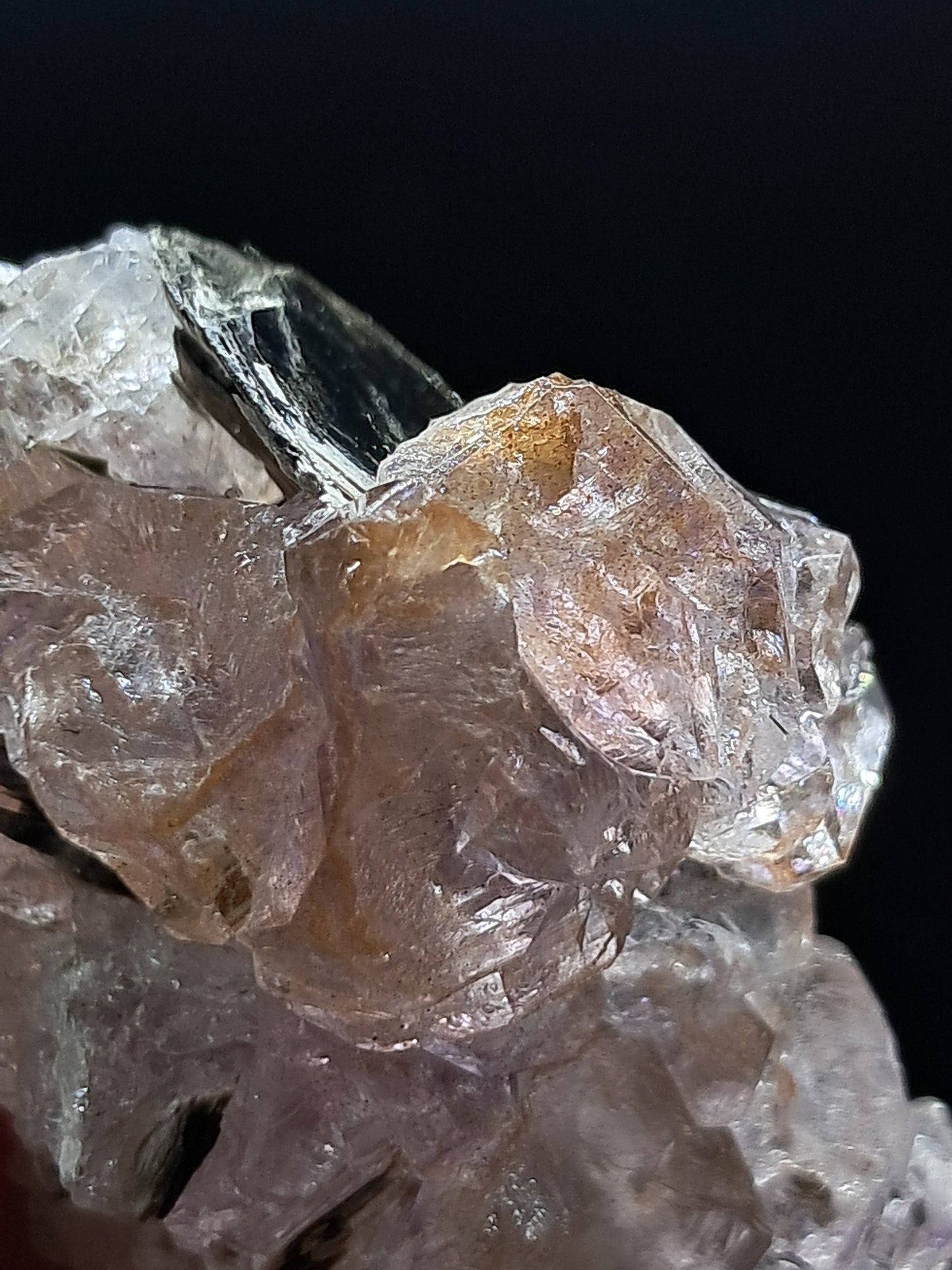 Amatista en formación de "panal" con mica (Karur) | Crecimiento interno | Cristal natural | Piedra única | Ejemplar mineral n.° KA155