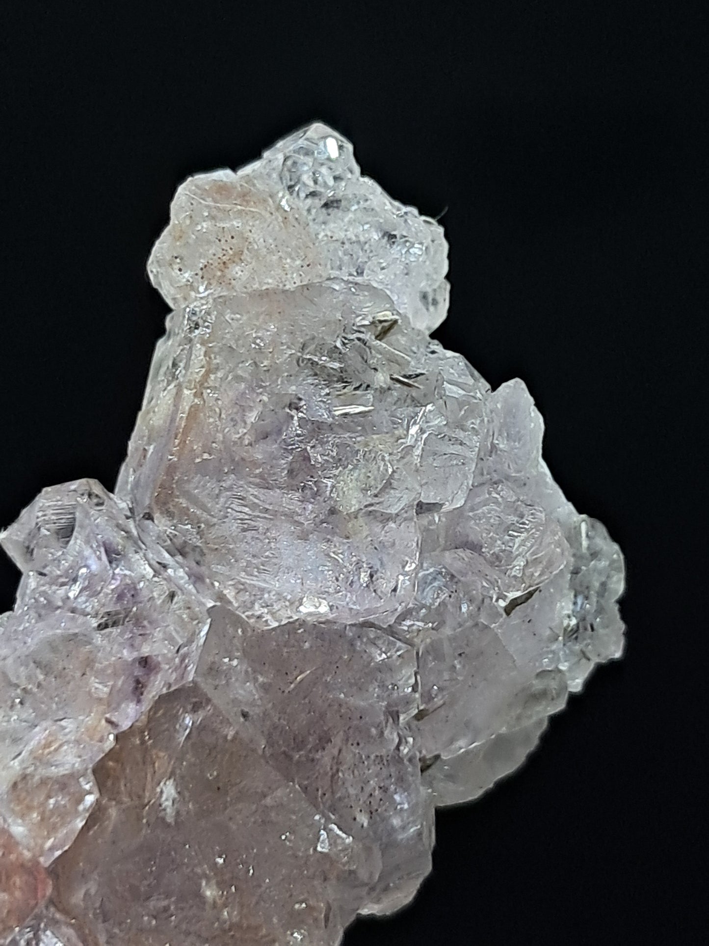 Amatista en formación de "panal" con mica (Karur) | Crecimiento interno | Cristal natural | Piedra única | Ejemplar mineral n.° KA155
