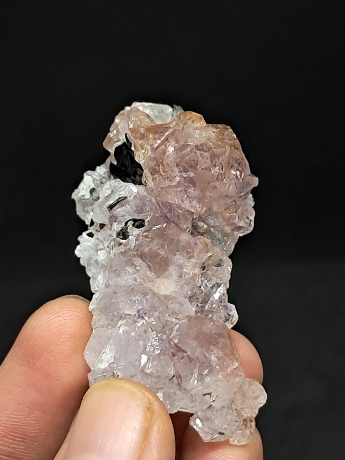 Amatista en formación de "panal" con mica (Karur) | Crecimiento interno | Cristal natural | Piedra única | Ejemplar mineral n.° KA155