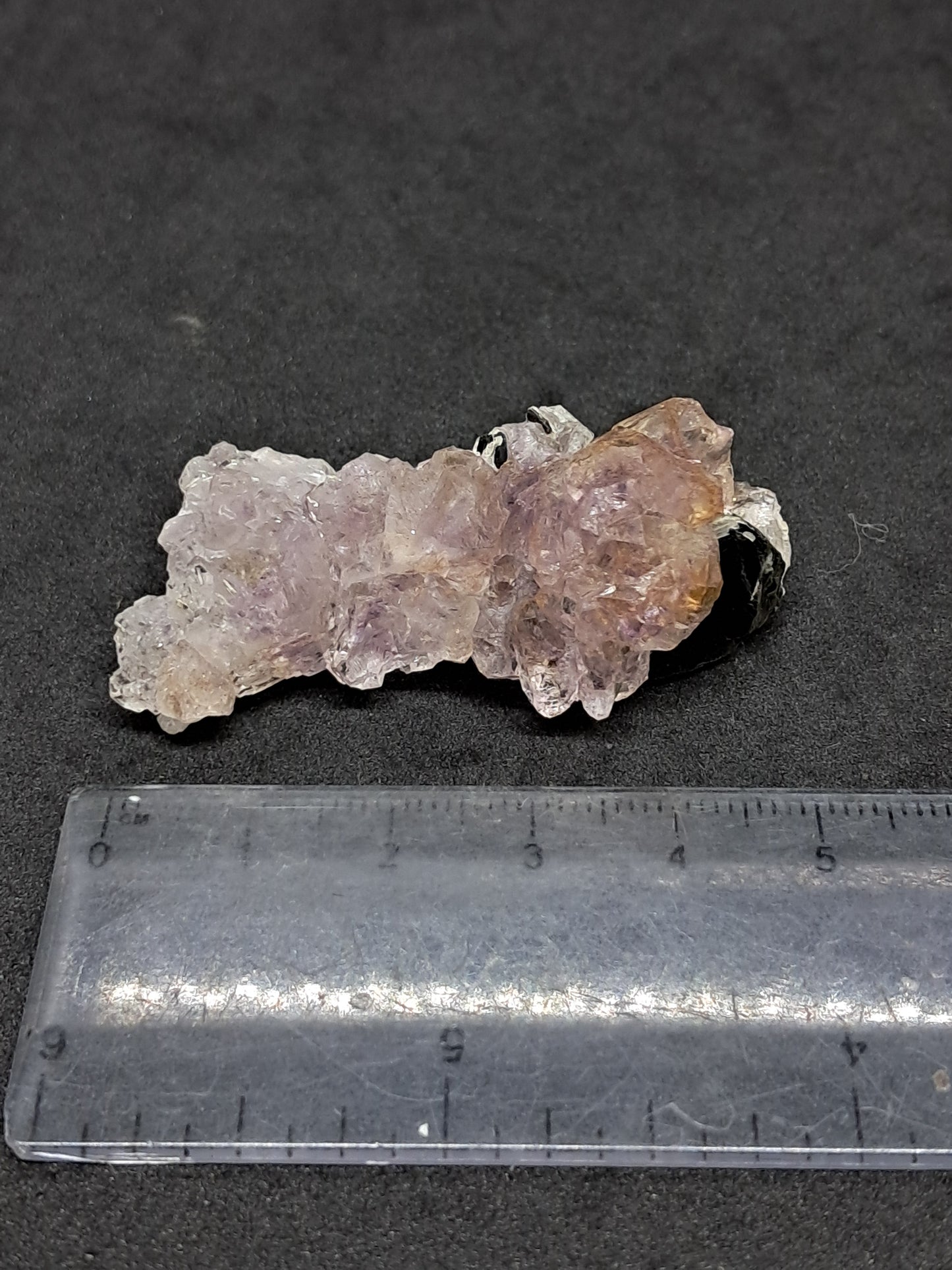 Amatista en formación de "panal" con mica (Karur) | Crecimiento interno | Cristal natural | Piedra única | Ejemplar mineral n.° KA155