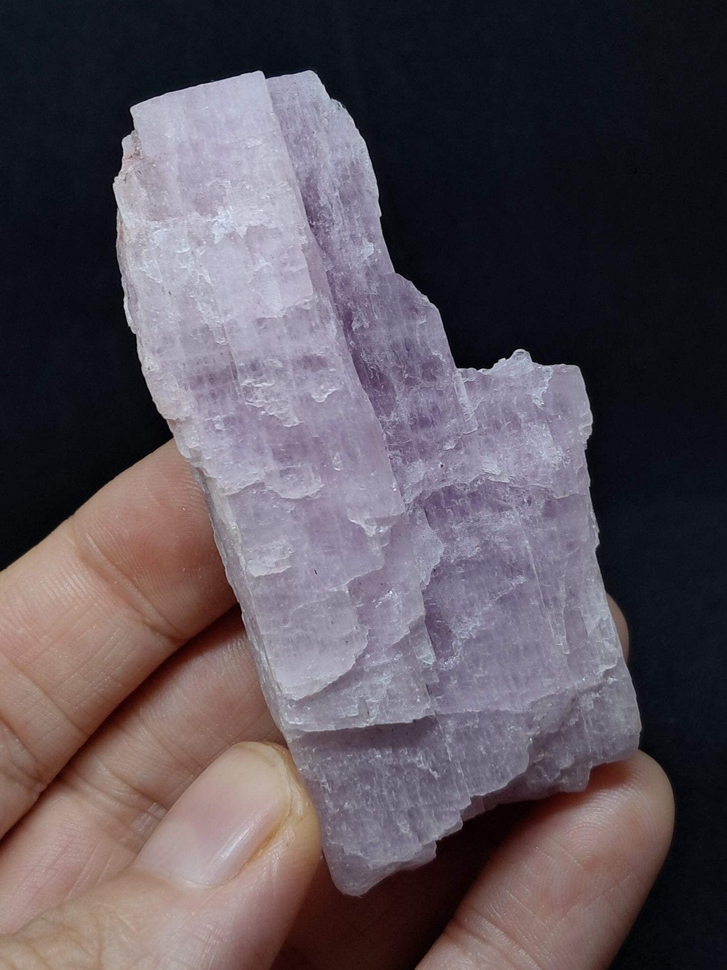 Cristal de kunzita en bruto (Madagascar), piedra natural en bruto | Ejemplar de espodumena n.° KZ1