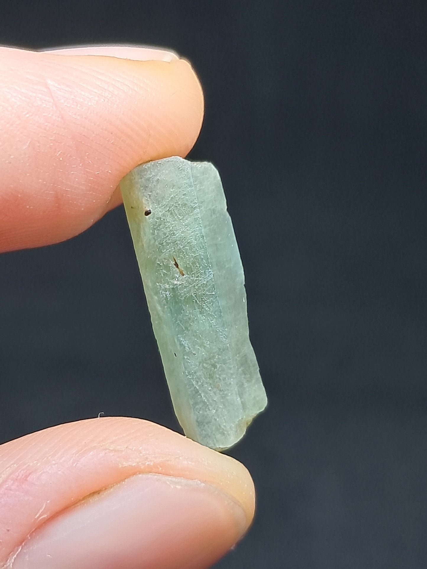 Aguamarina (Karur) Cristal hexagonal en bruto | Ejemplar mineral n.° AQM25