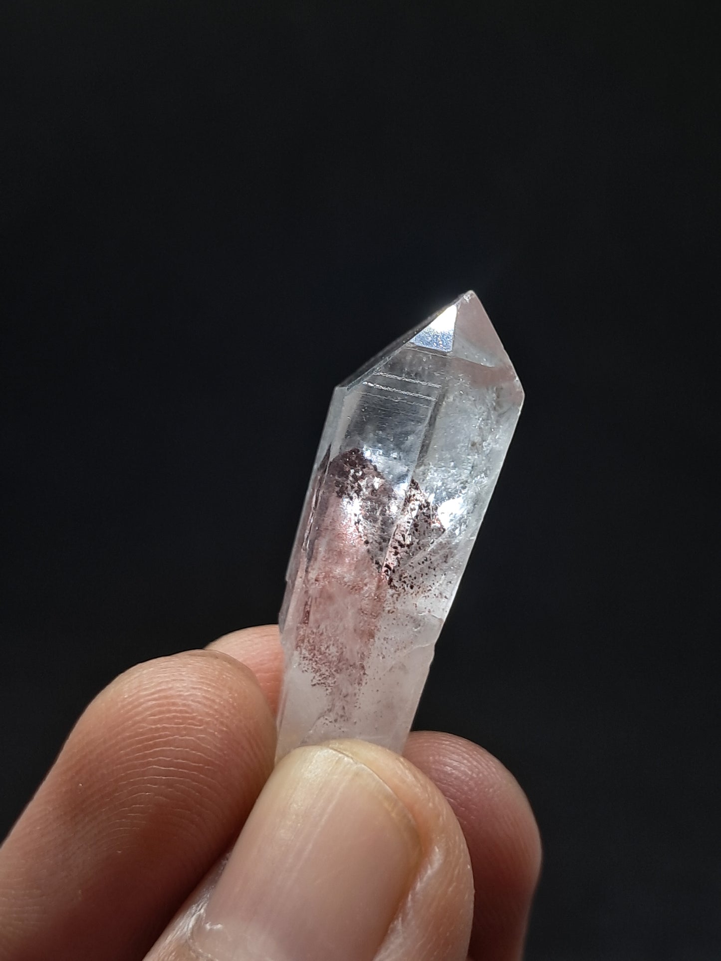 Punta de cristal natural de cuarzo fantasma hematita (Telangana) | Ejemplar mineral n.° HPQ28