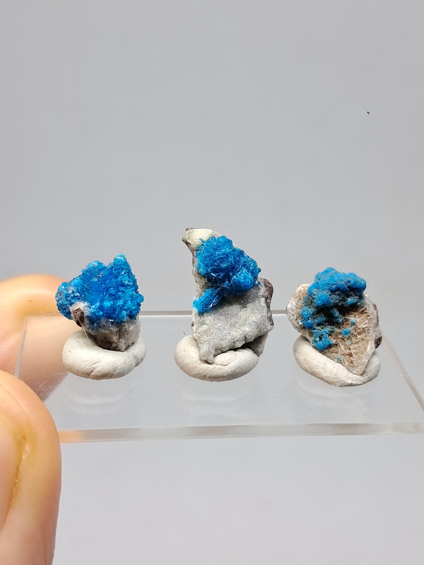 Conjunto de 3 pentagonitas pequeñas en matriz de heulandita (wagholi) en bruto | Cristal natural | Ejemplar mineral raro n.° CV36