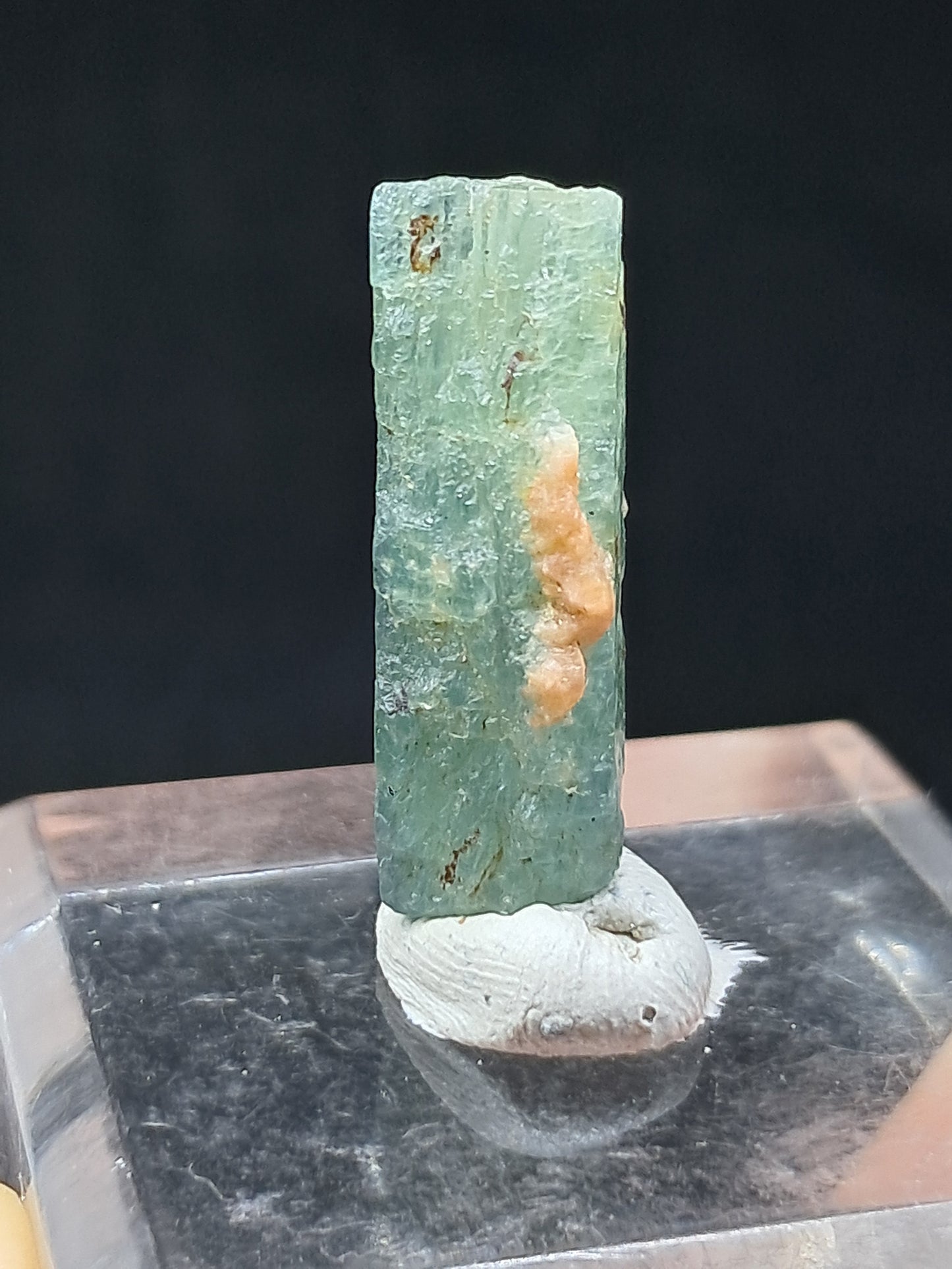 Aguamarina (Karur) Cristal hexagonal en bruto | Ejemplar mineral n.° AQM24