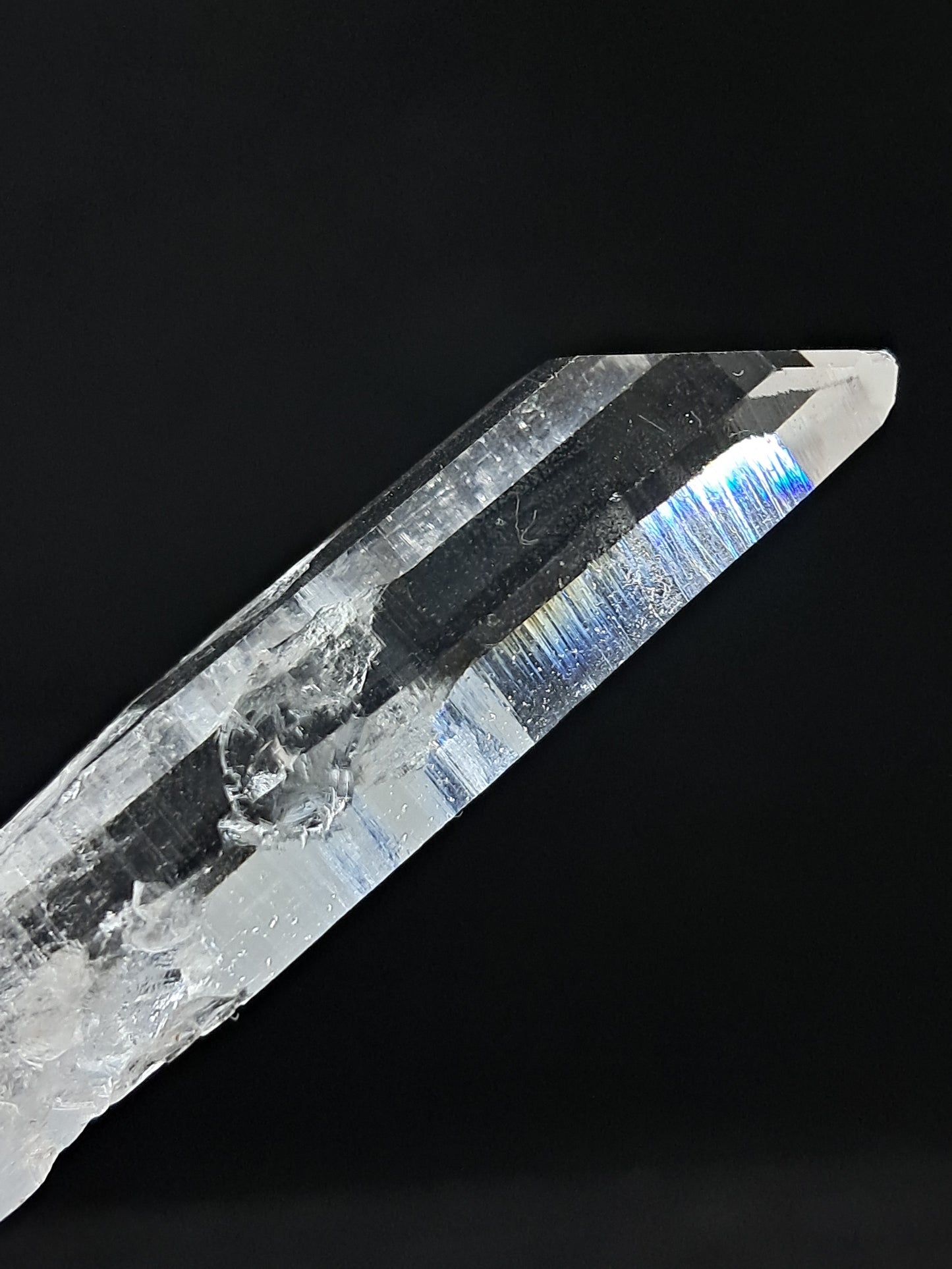 Cristal de cuarzo láser transparente (Santander, Colombia) Punta natural | Ejemplar mineral n.° COQ35