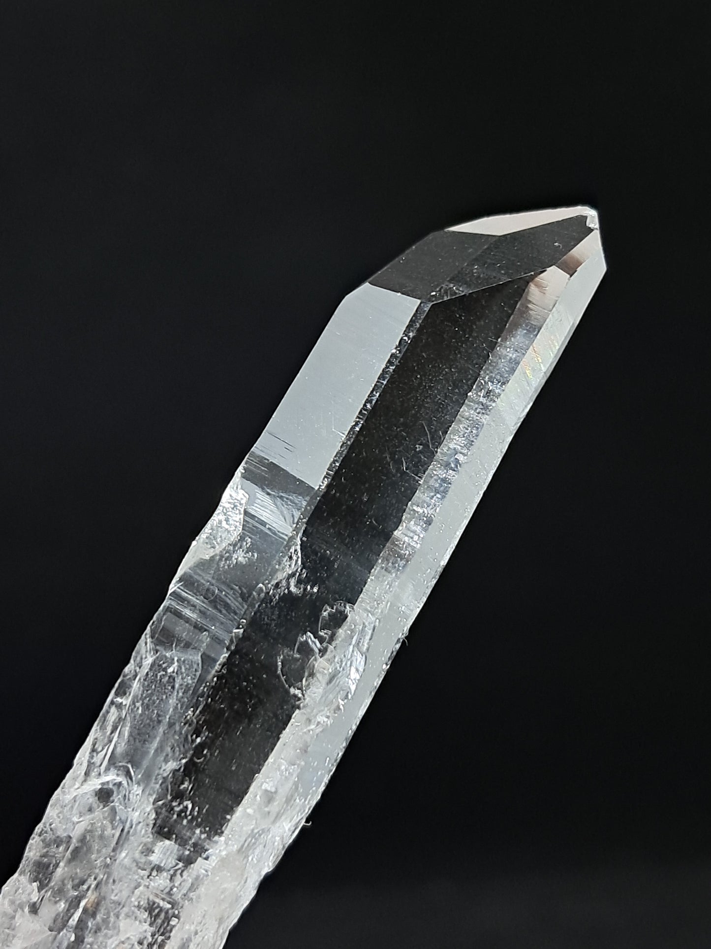 Cristal de cuarzo láser transparente (Santander, Colombia) Punta natural | Ejemplar mineral n.° COQ35