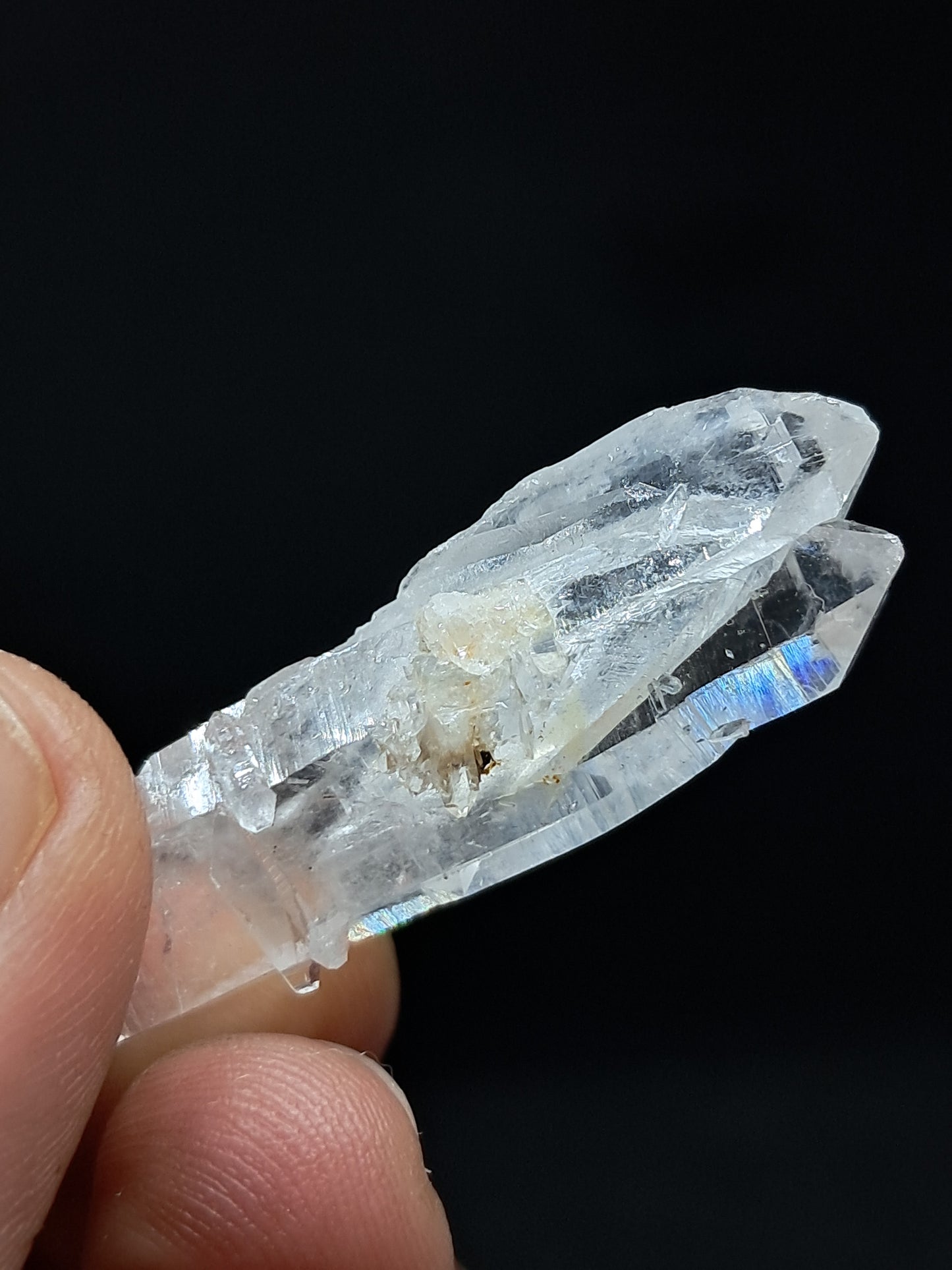 Dos cristales biterminados de cuarzo transparente (Santander, Colombia) en punta natural | Ejemplar mineral n.° COQ26