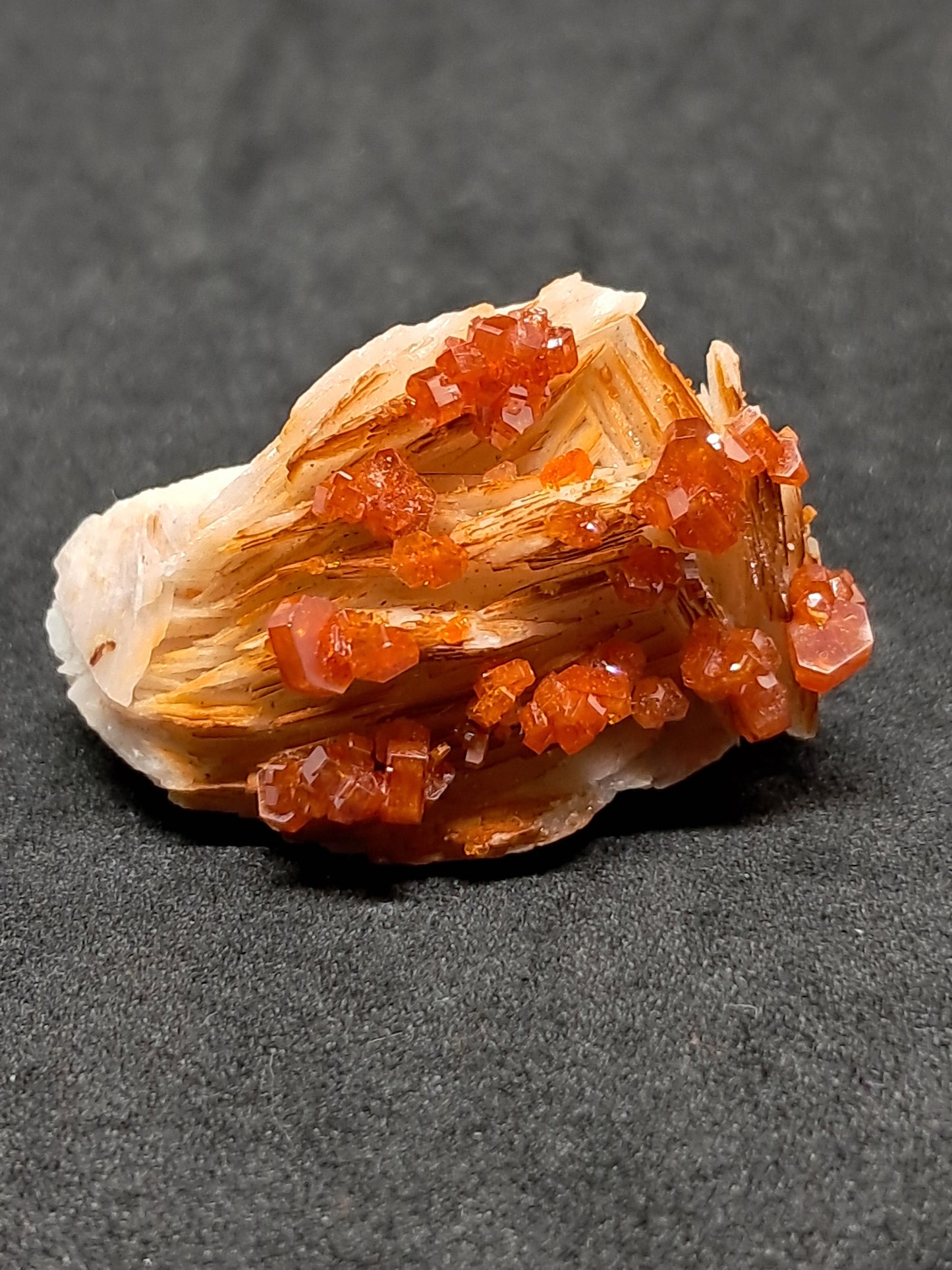 High grade Vanadinite (Non-precious Natural Stone) #VD7