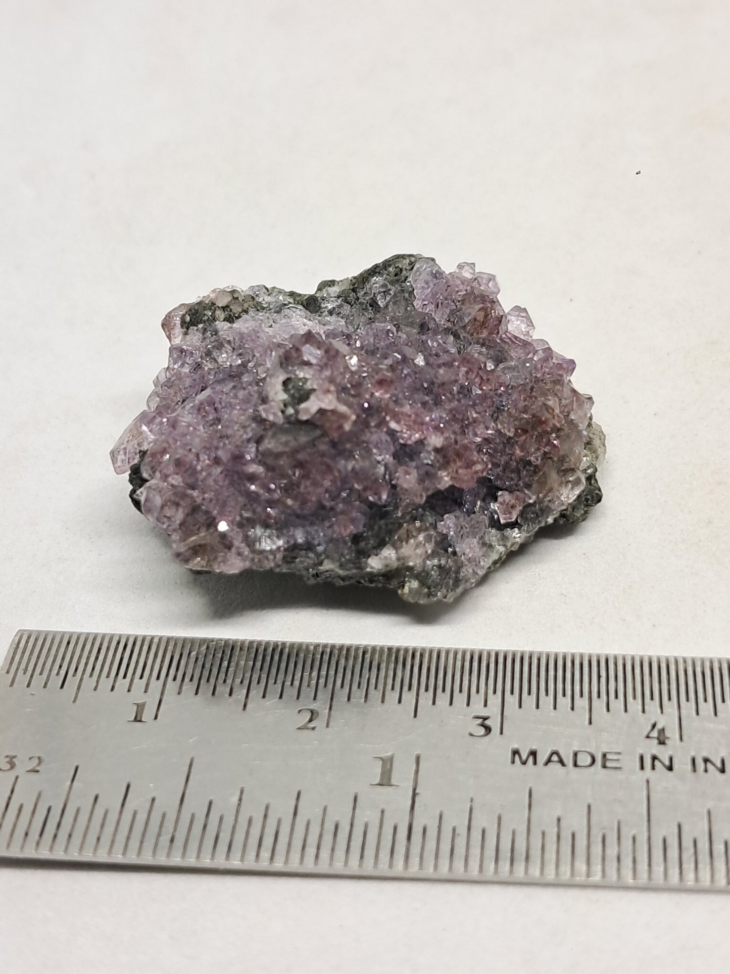 Amatista con cristales de hematita (Karur) | Piedra natural | Ejemplar mineral n.° KA84