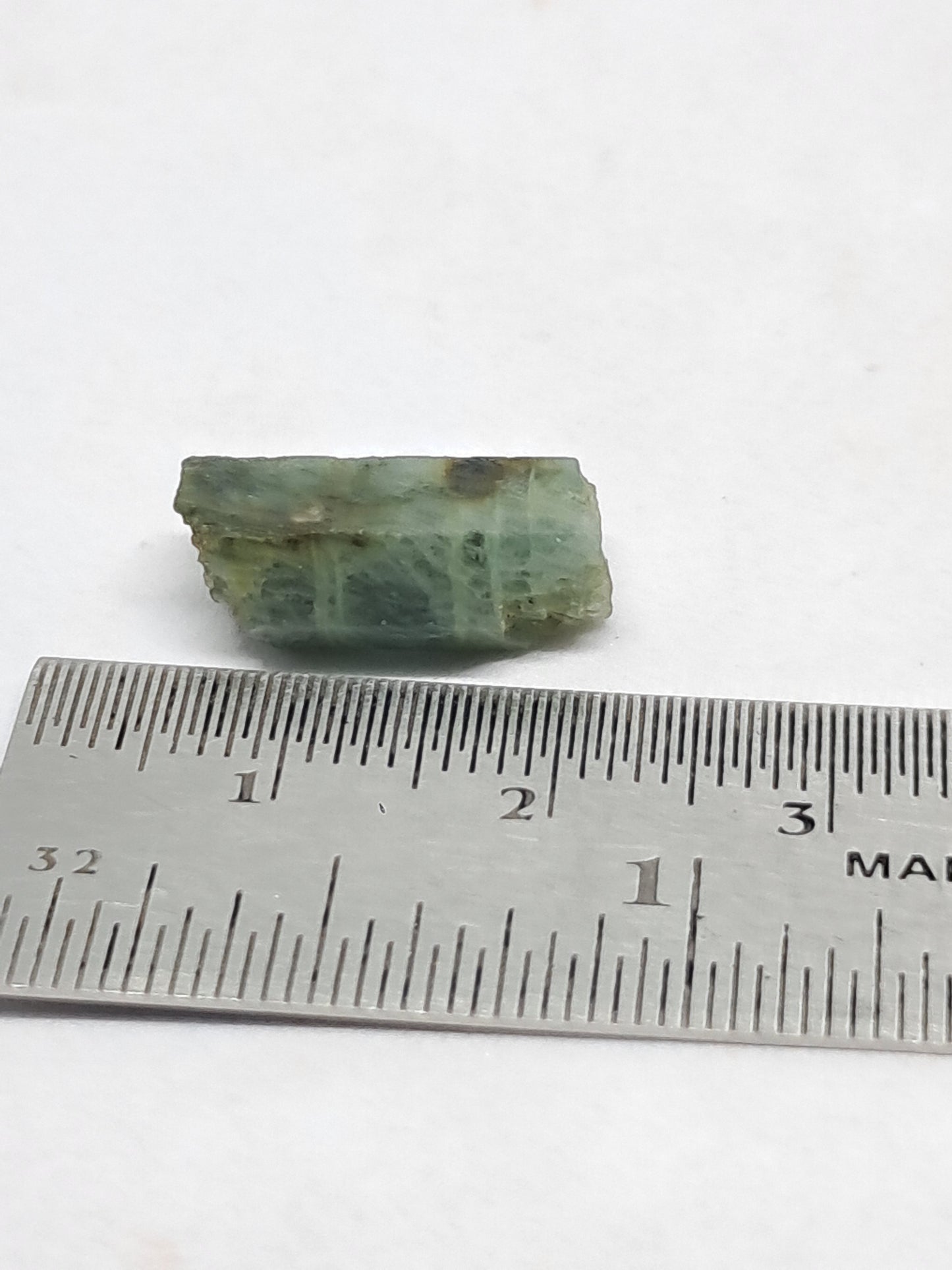 Aguamarina (Karur) Cristal hexagonal en bruto | Ejemplar mineral n.° AQM21