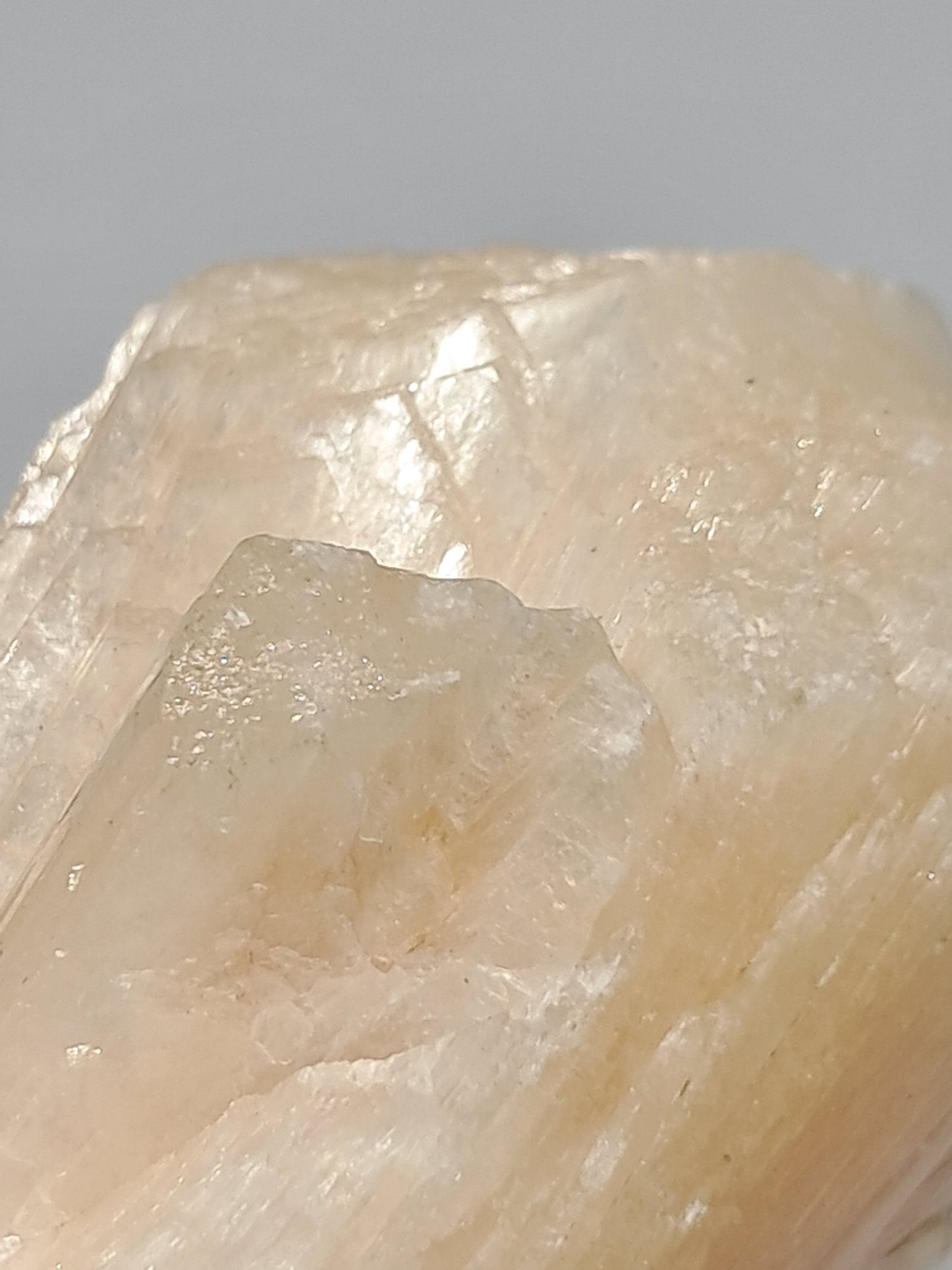 Stilbite (Non-precious mineral) #ZL2